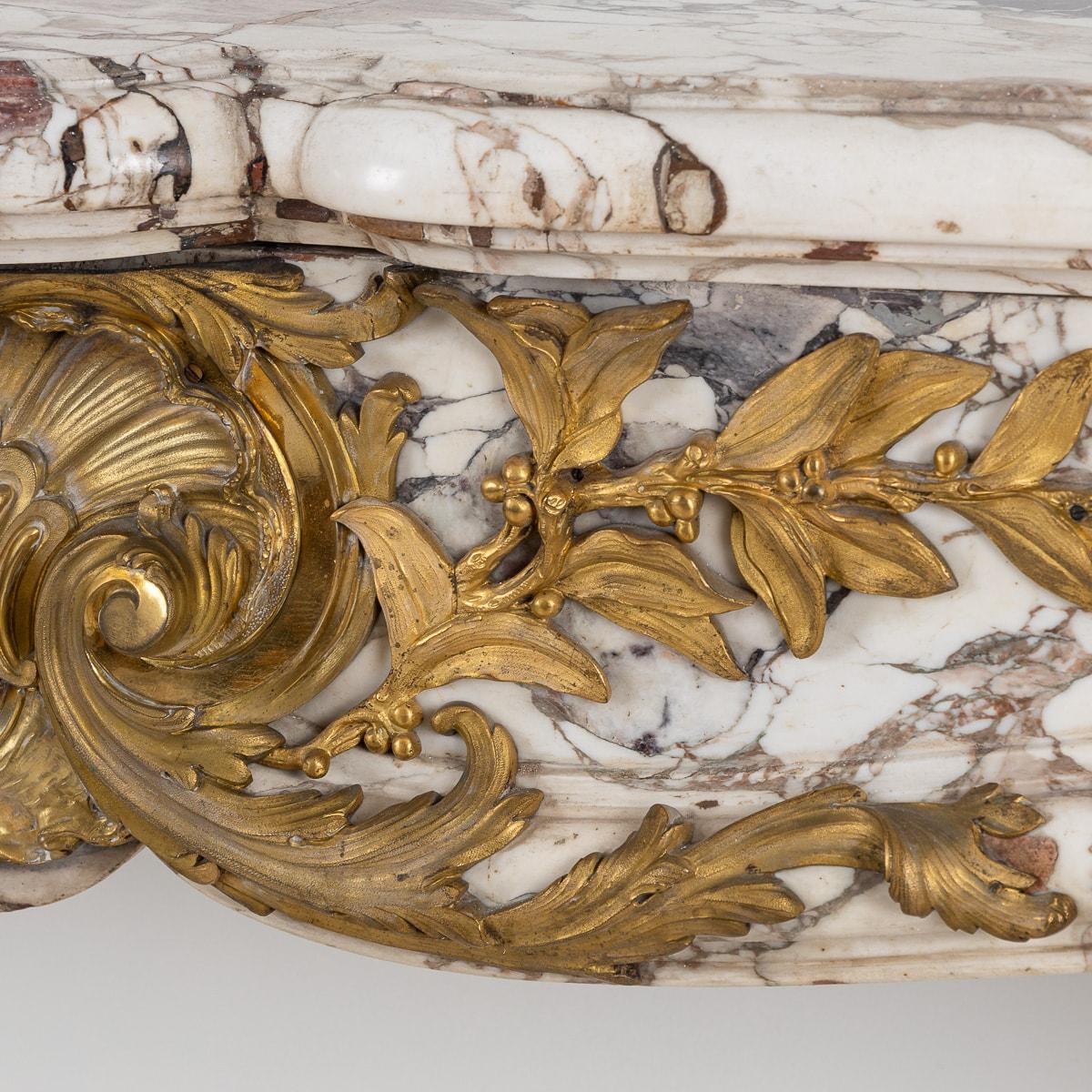 Cheminée en marbre de Brèche Violette du 19e siècle, montée sur bronze doré, c.1870 en vente 4
