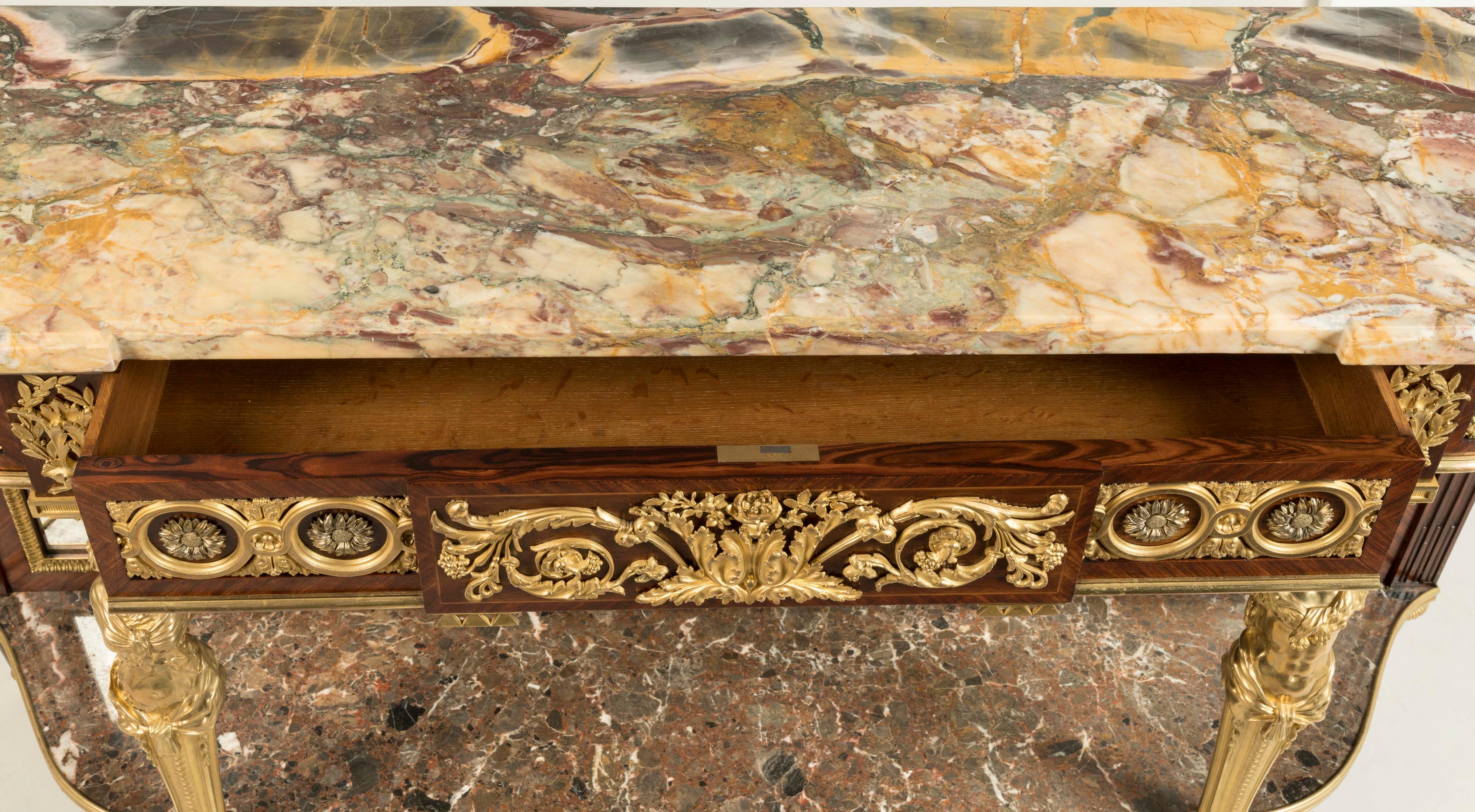 Französischer Konsolentisch aus Veilchenholz im Louis-XVI.-Stil des 19. Jahrhunderts mit Goldbronze-Montierung im Angebot 2