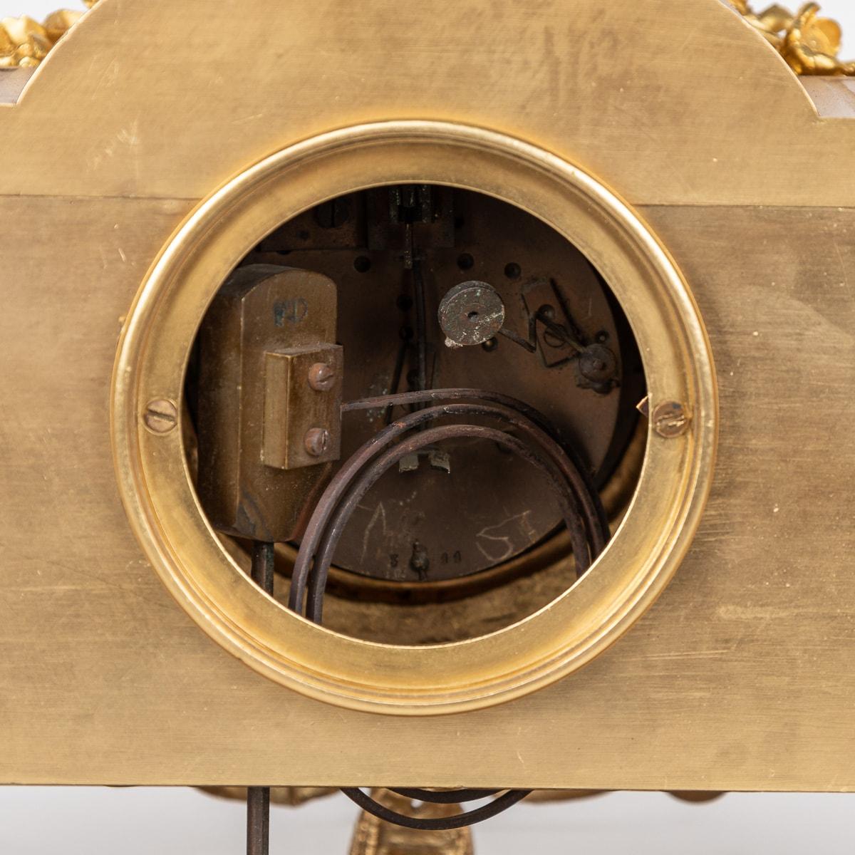 Pendule de cheminée en porcelaine de Sèvres montée sur bronze doré, 19e siècle, C.I.C. en vente 7