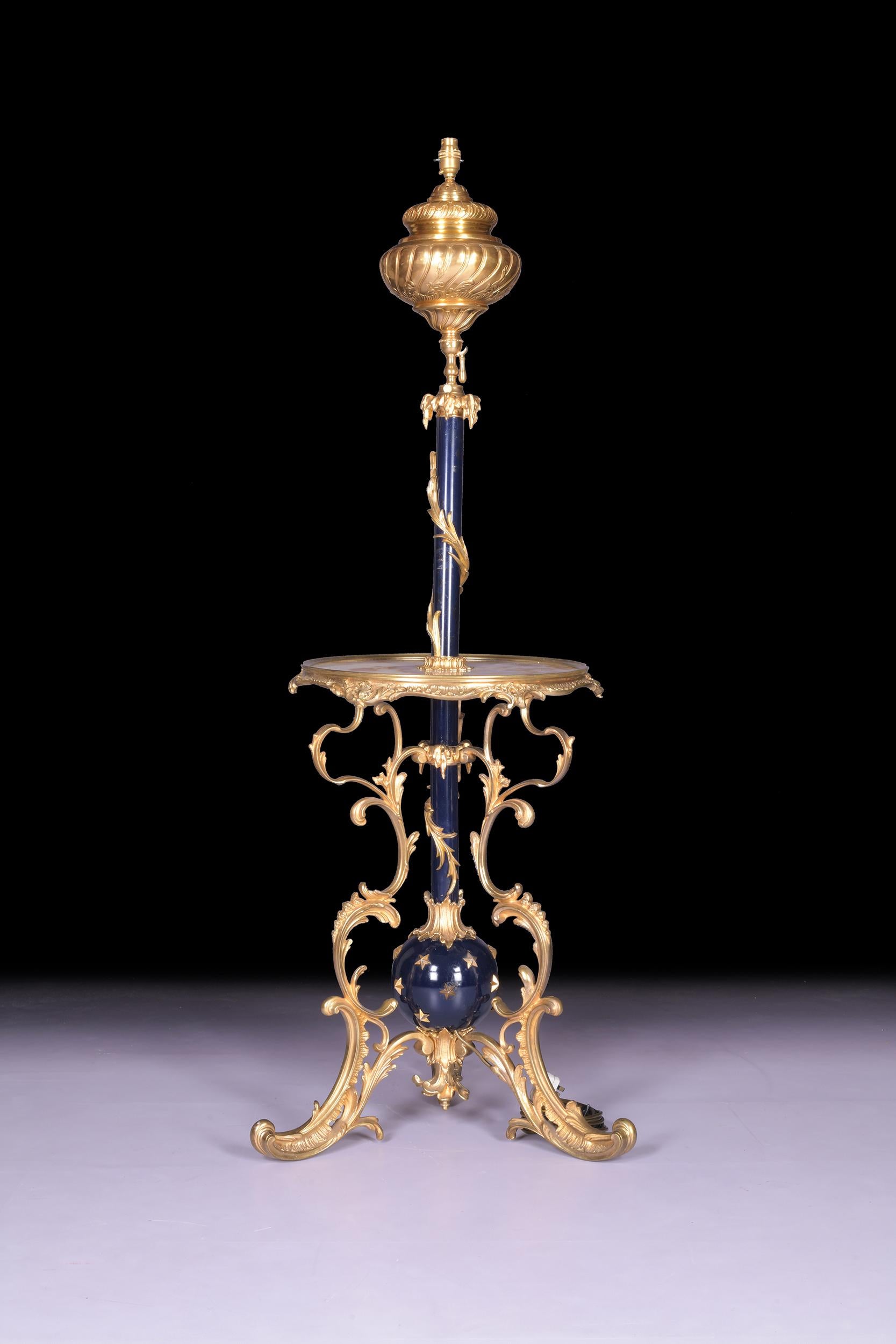 Französische Teleskop-Stehlampe aus Goldbronze und Onyx, 19. Jahrhundert (Louis XV.) im Angebot