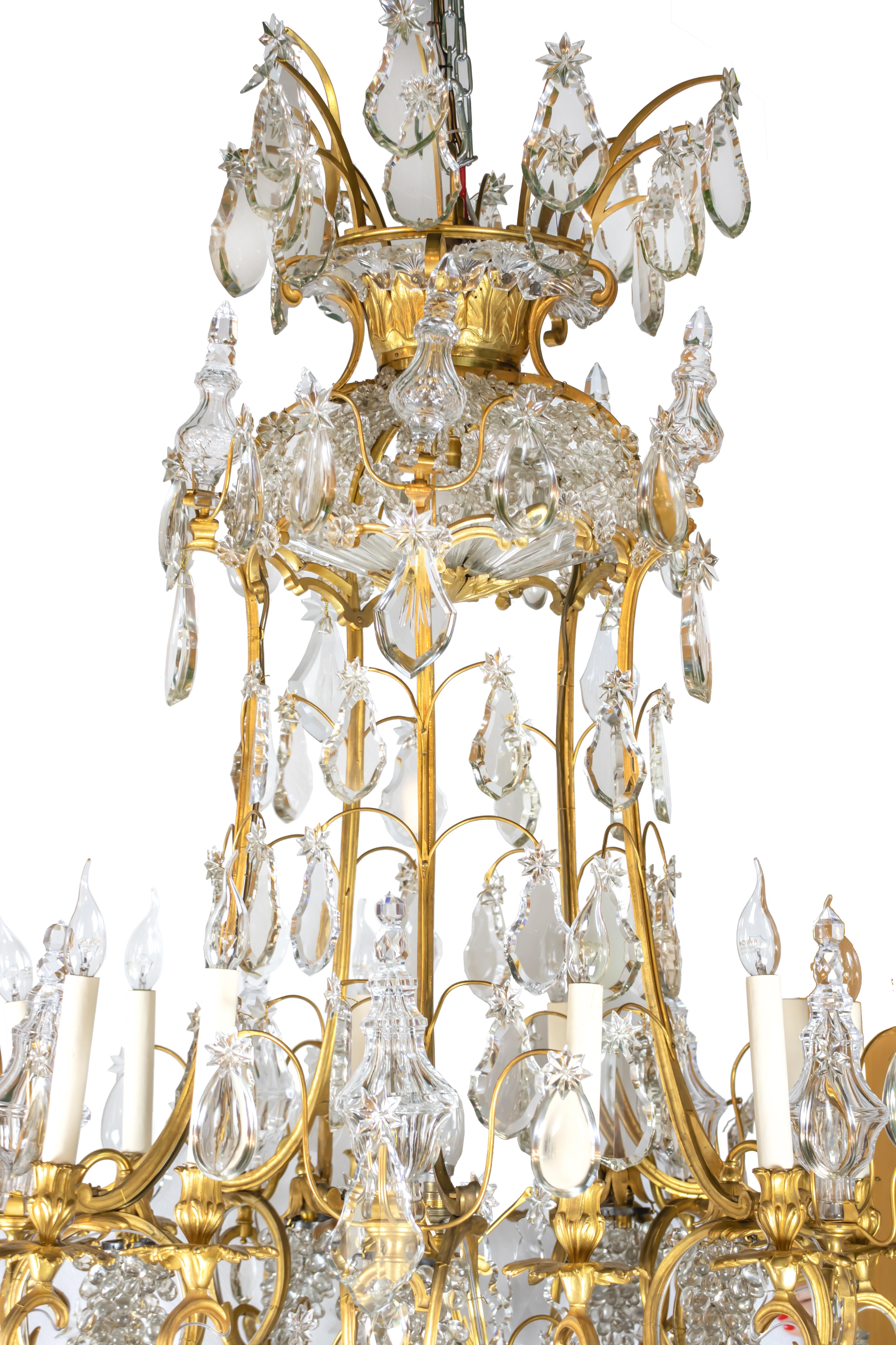 19th Century French Ormolu Ten Lights Chandelier with Cut Crystal Ornaments For Sale 1