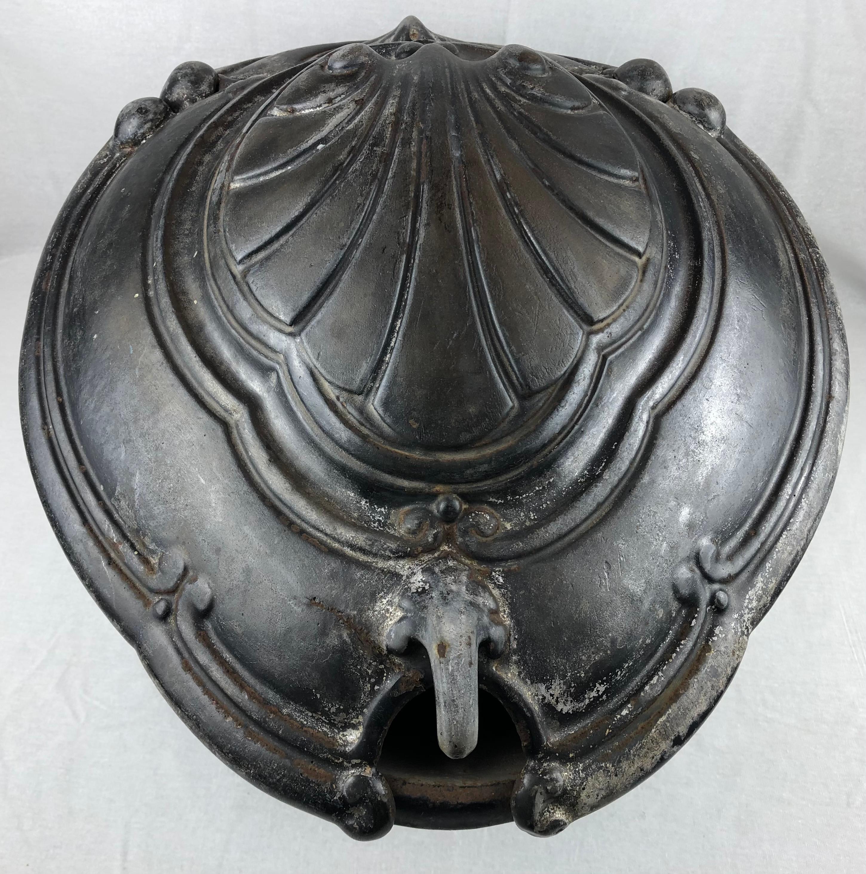 19th Century French Ornate Cast Iron Fire Basket in Rococo Style For Sale 2