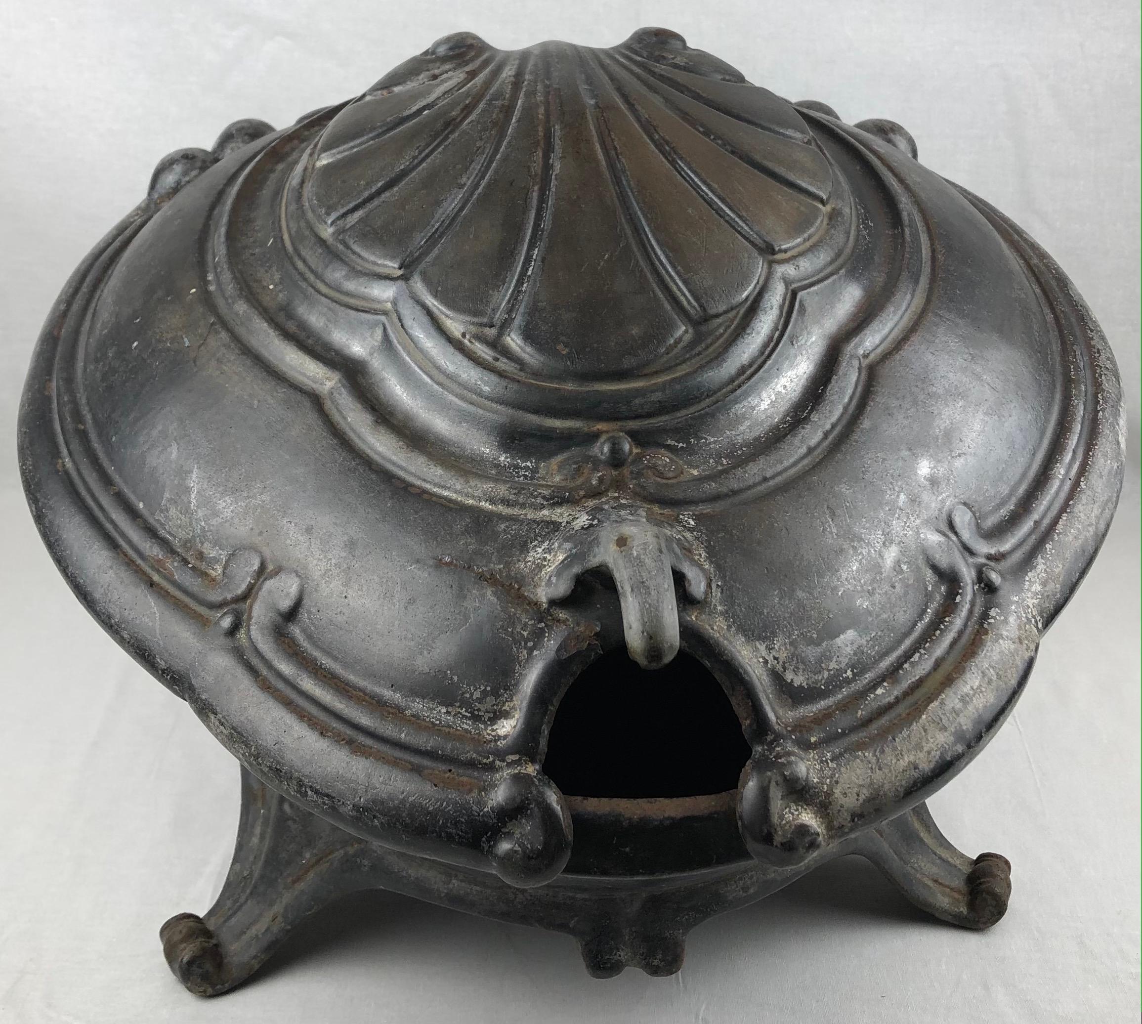 19th Century French Ornate Cast Iron Fire Basket in Rococo Style For Sale 3