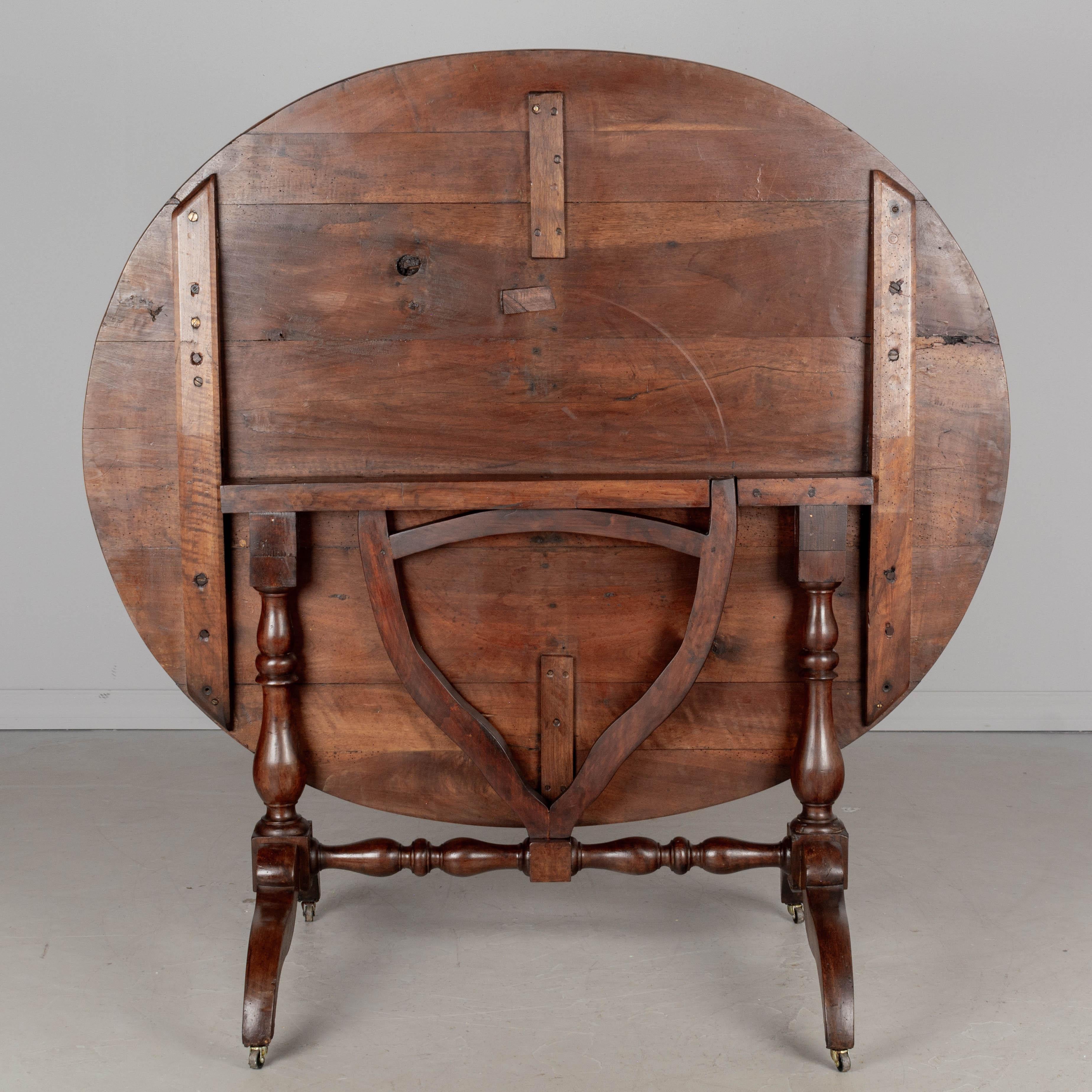 19th Century French Oval Dining Table or Tilt Top Table In Good Condition For Sale In Winter Park, FL