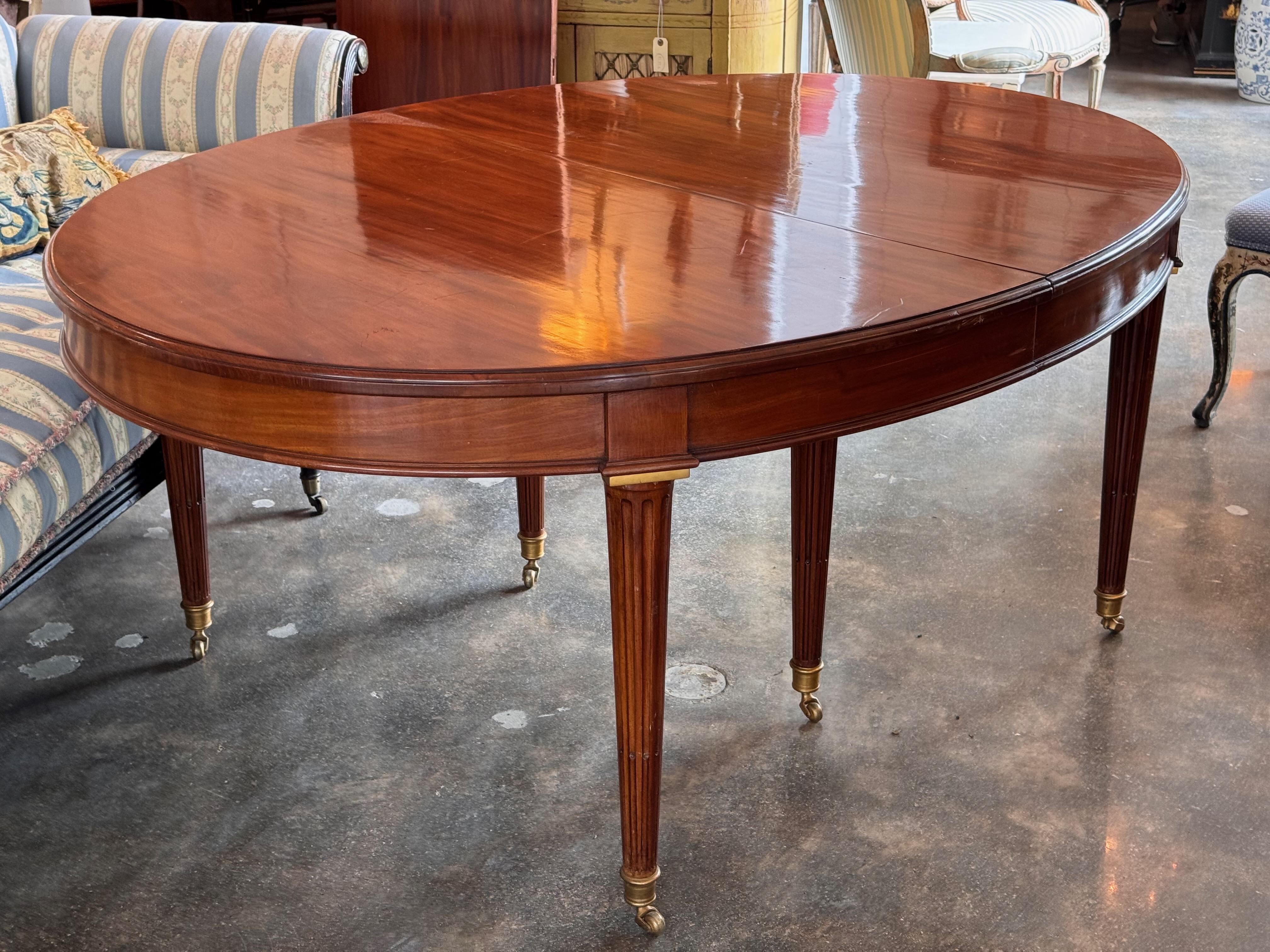 Mesa de comedor ovalada francesa del siglo XIX con extensión en venta 5