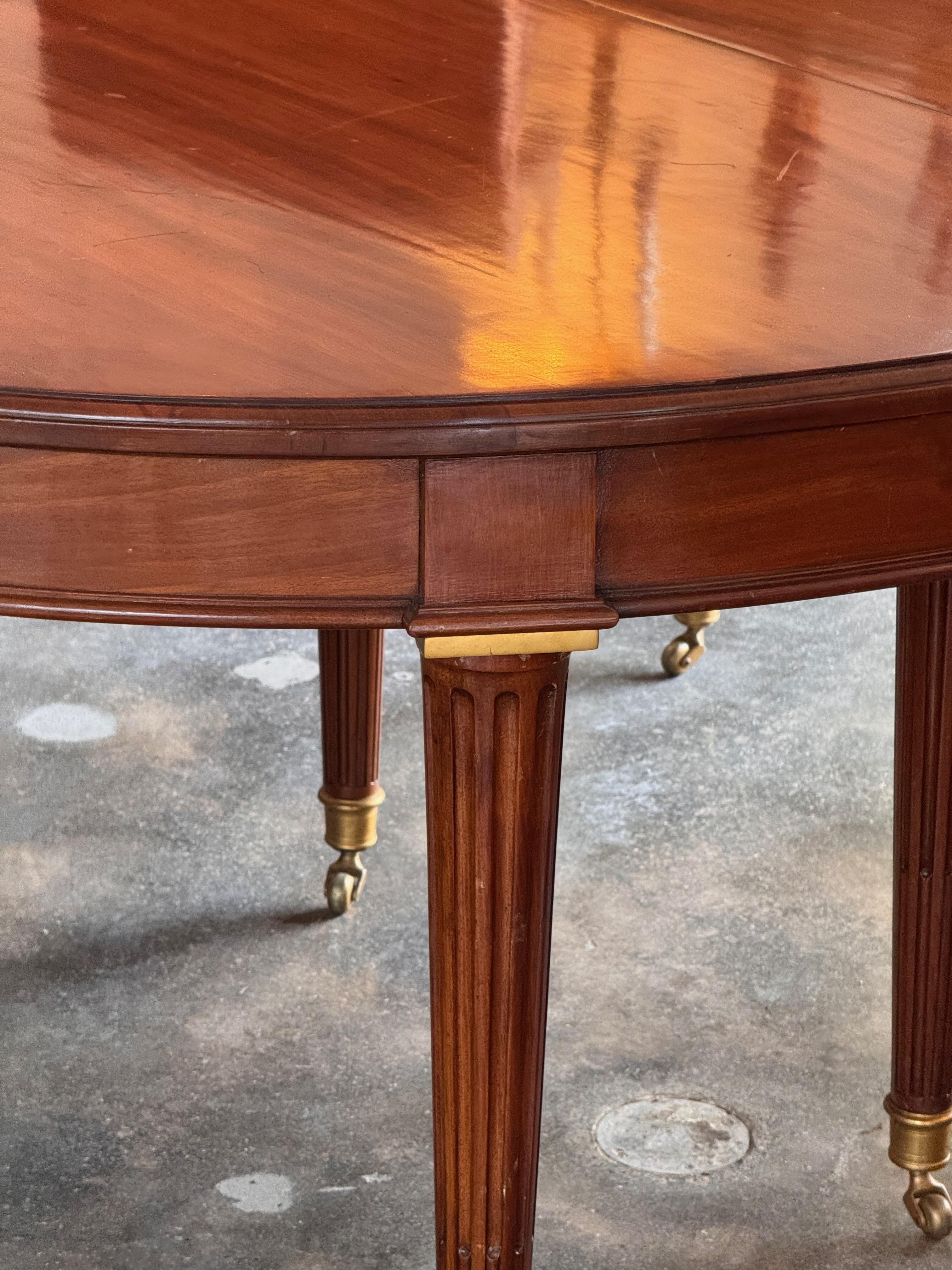 Mesa de comedor ovalada francesa del siglo XIX con extensión en venta 6