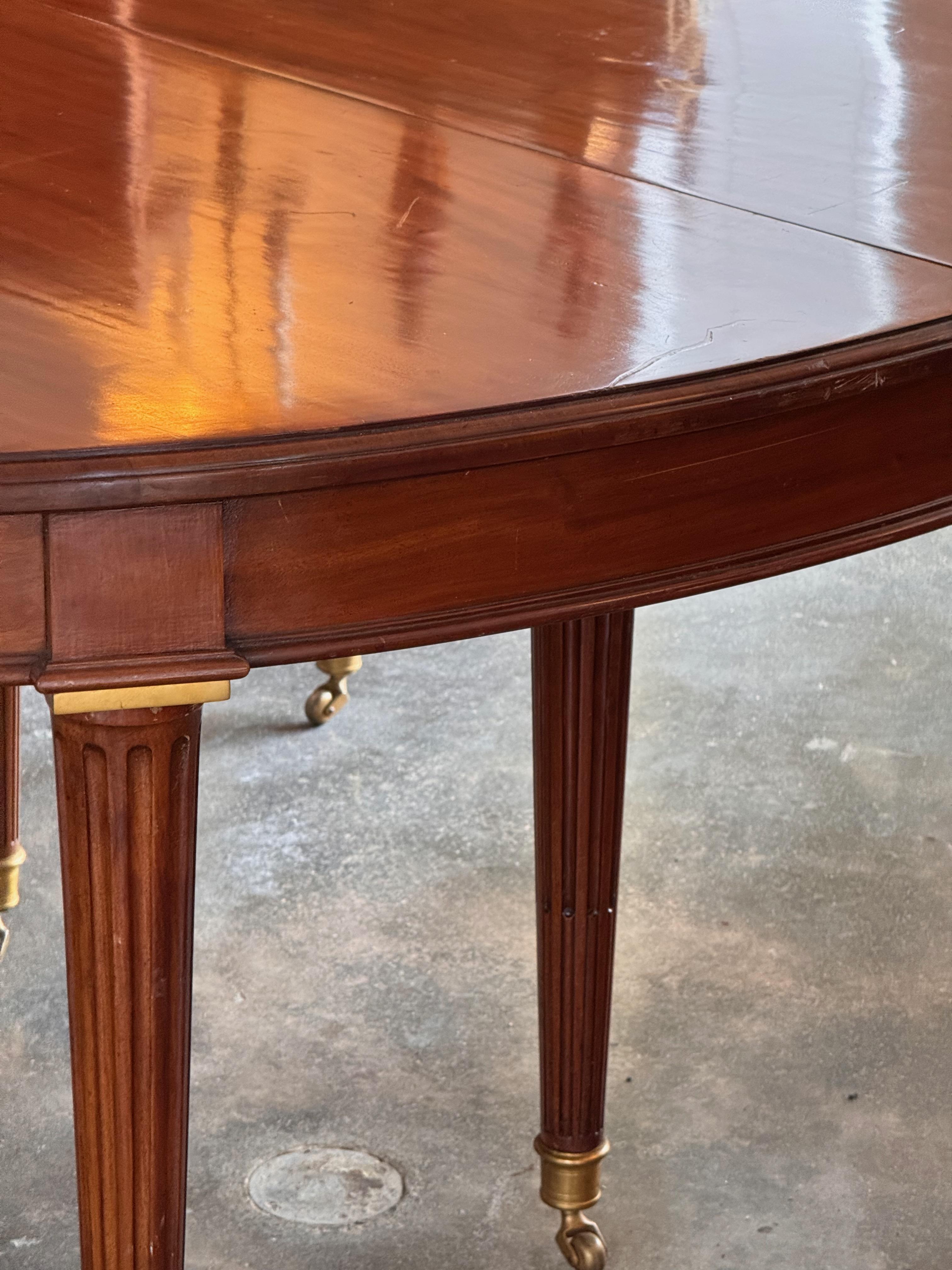 Mesa de comedor ovalada francesa del siglo XIX con extensión en venta 7