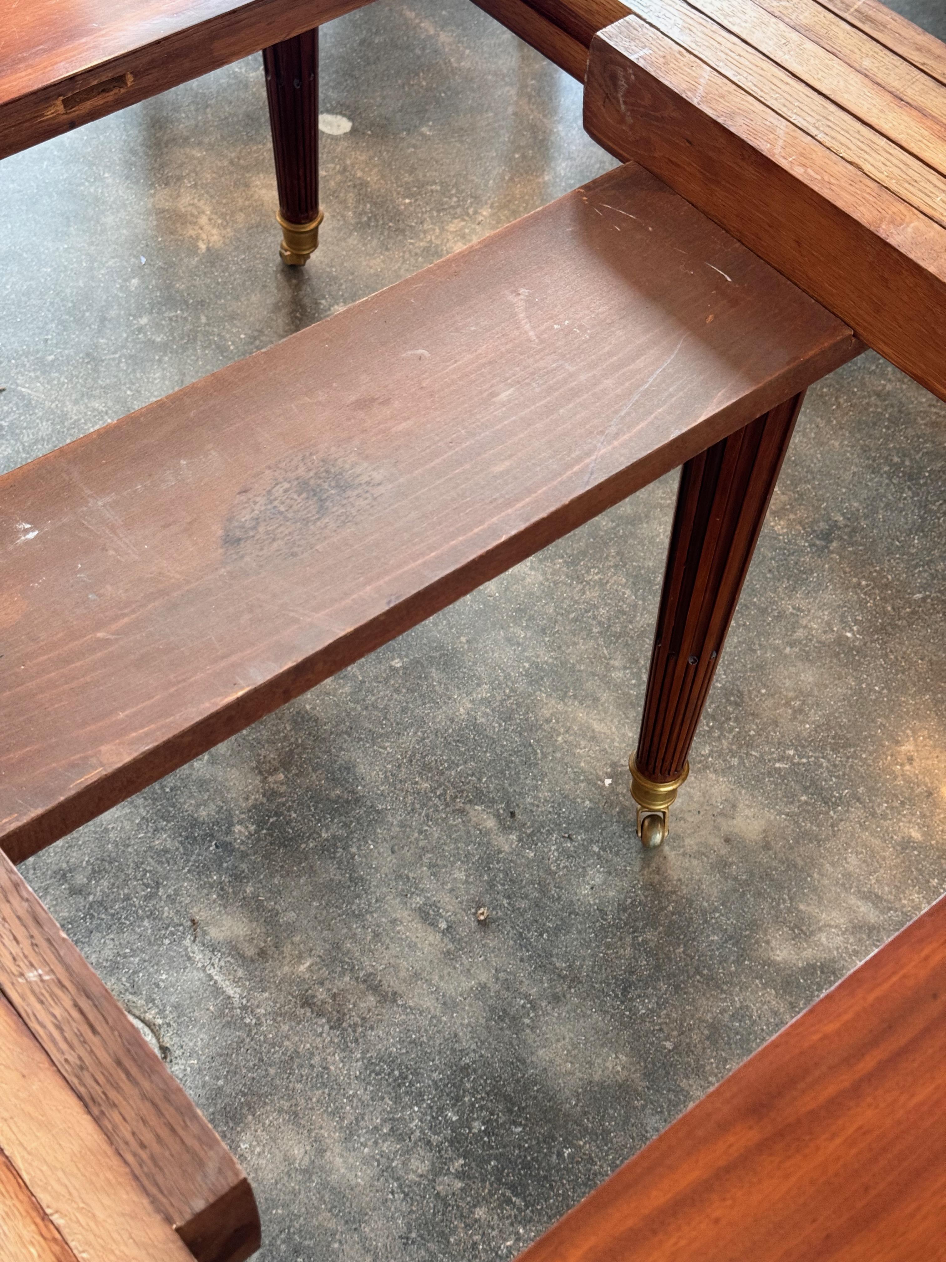 Mesa de comedor ovalada francesa del siglo XIX con extensión en venta 2