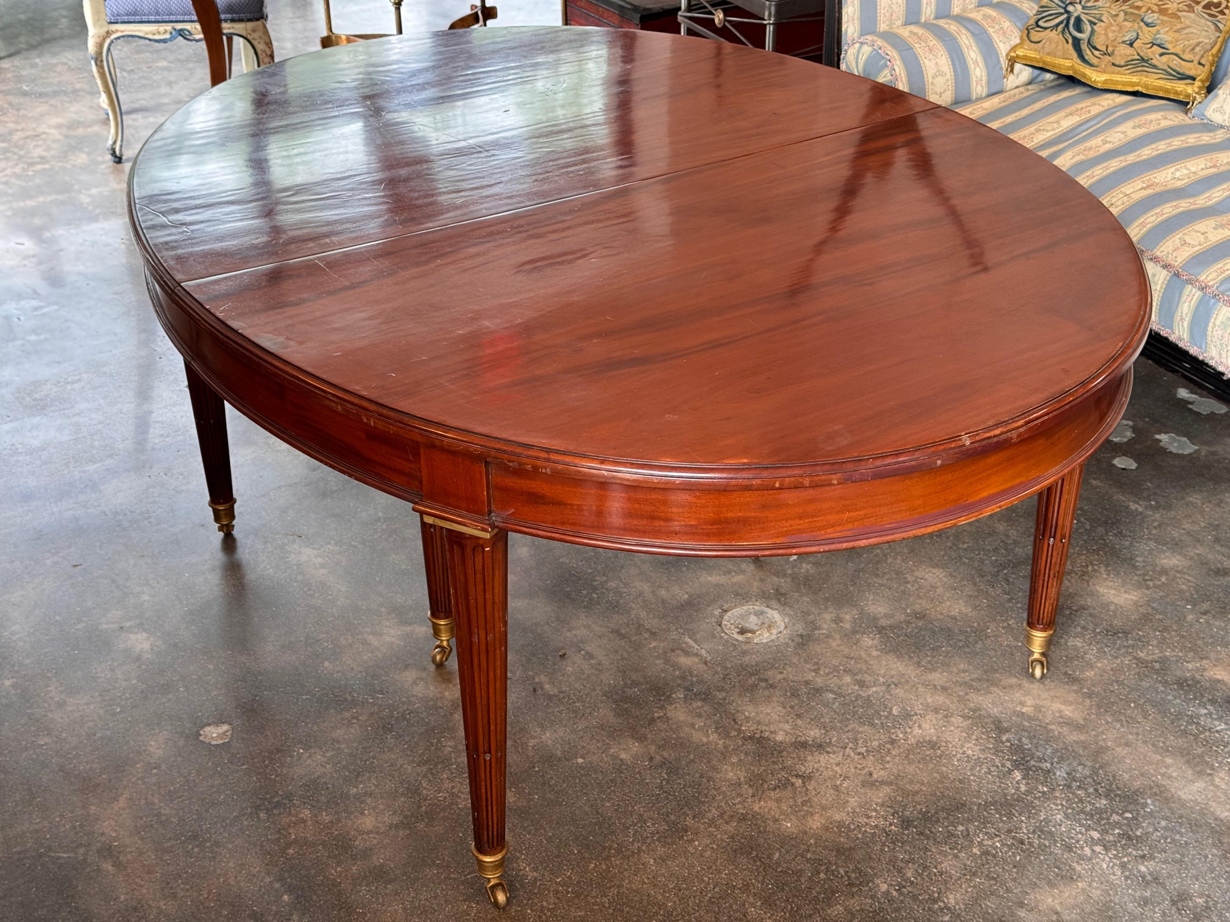 Mesa de comedor ovalada francesa del siglo XIX con extensión en venta 4