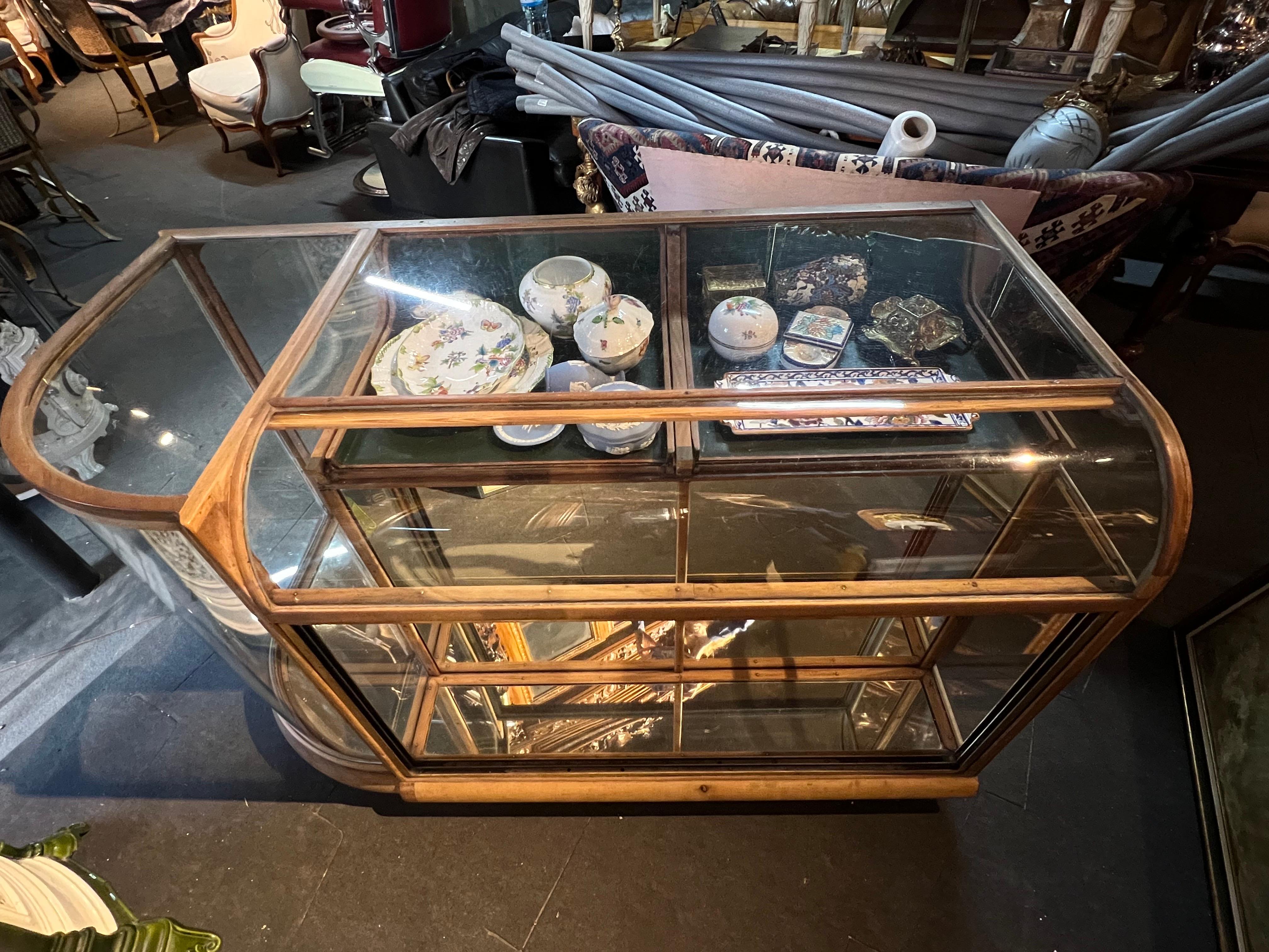 19th Century French Oval Jewellery Vitrine in Mahogany and Glass 6