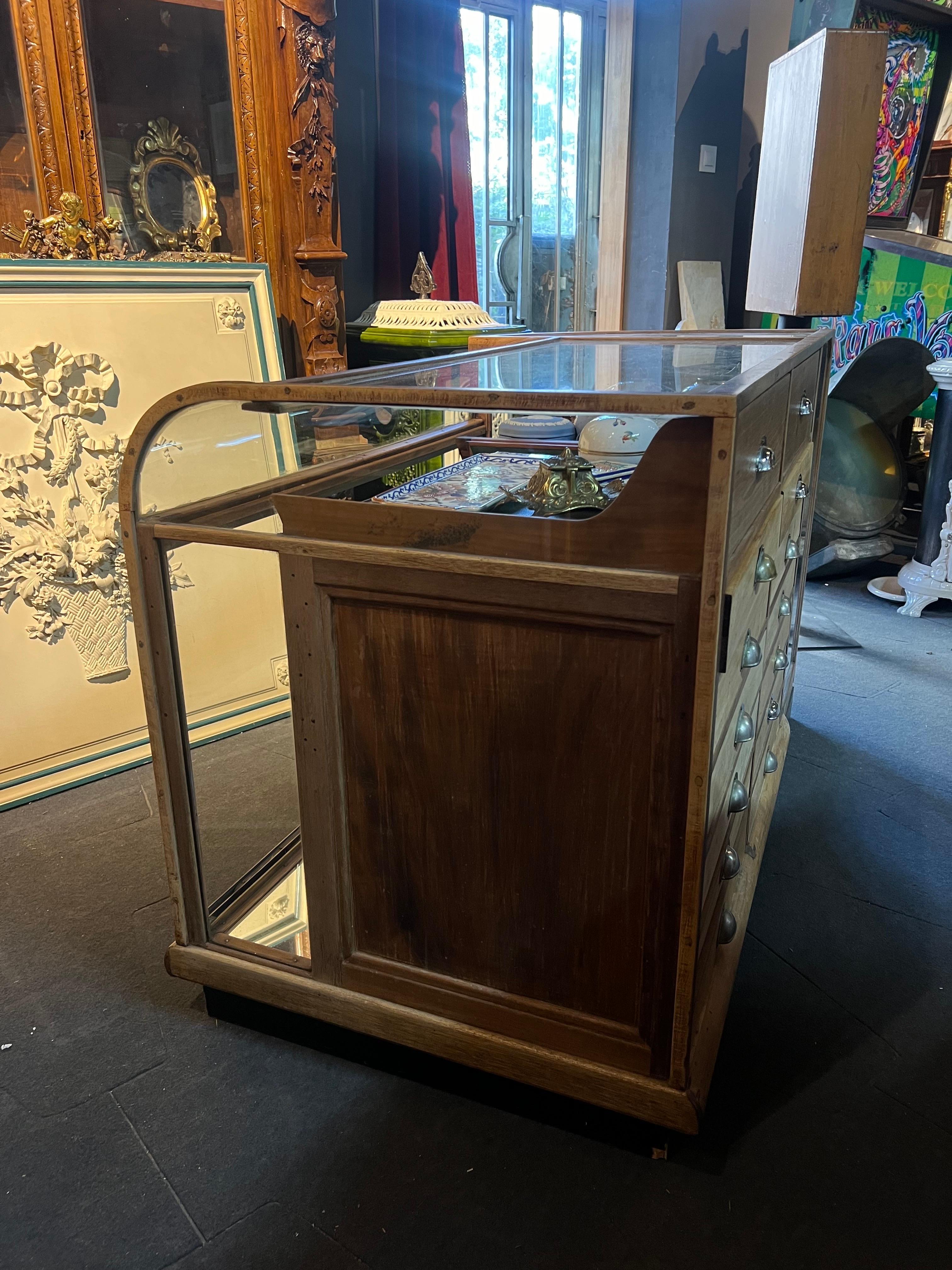 19th Century French Oval Jewellery Vitrine in Mahogany and Glass 1