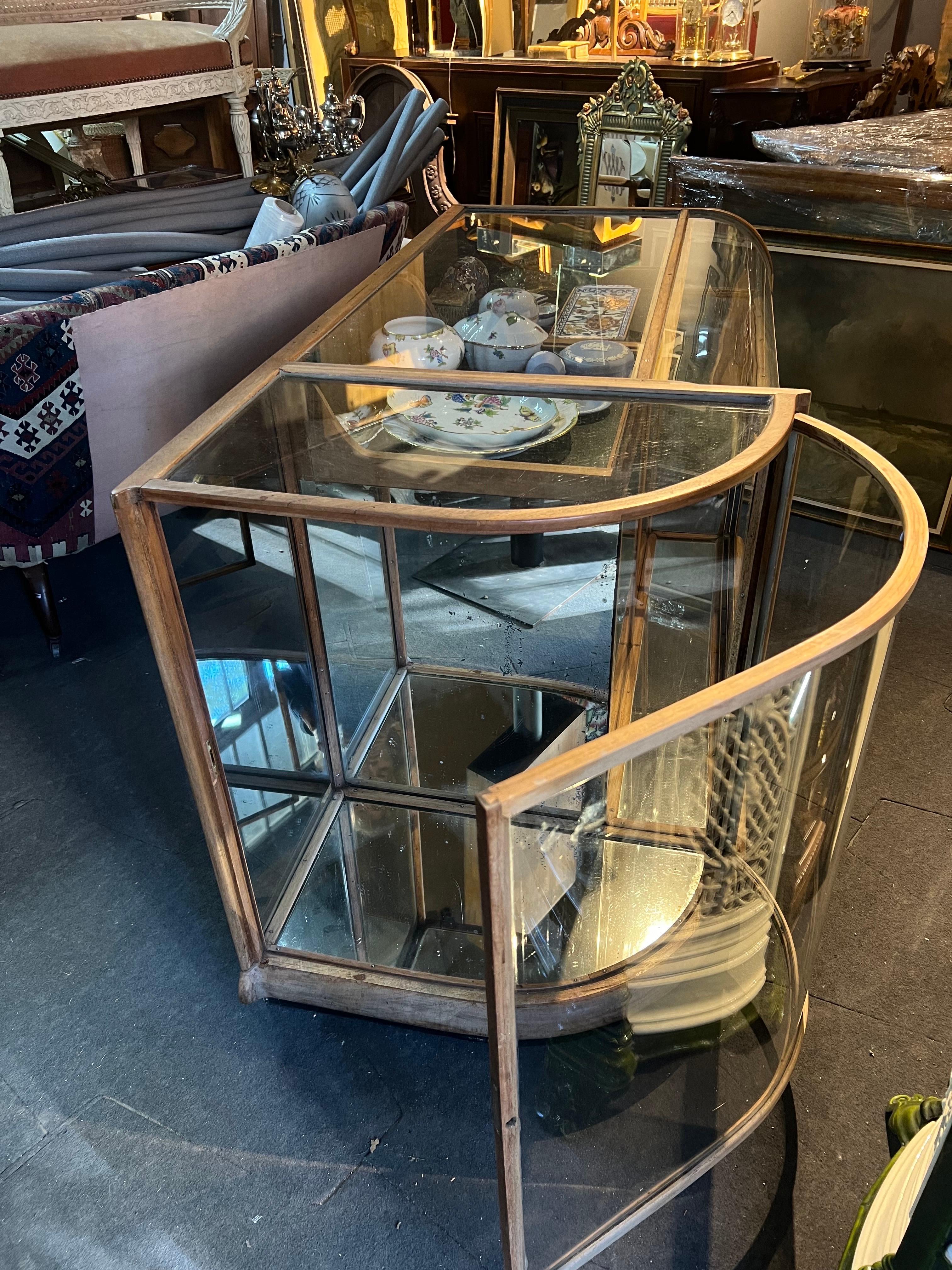 19th Century French Oval Jewellery Vitrine in Mahogany and Glass 3