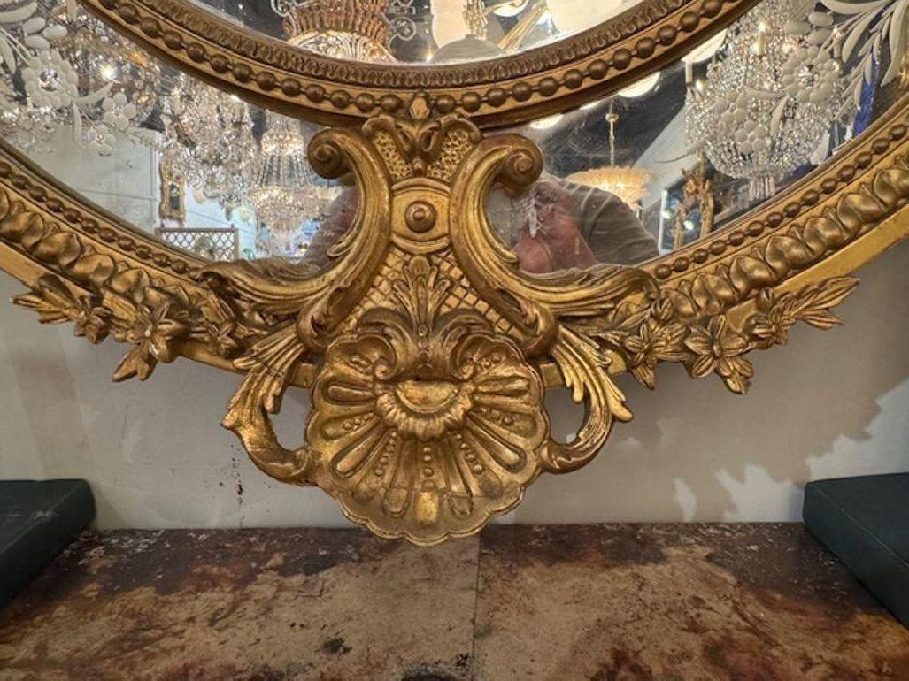 Miroir ovale Louis XVI du 19ème siècle avec panneaux latéraux gravés Bon état - En vente à Dallas, TX