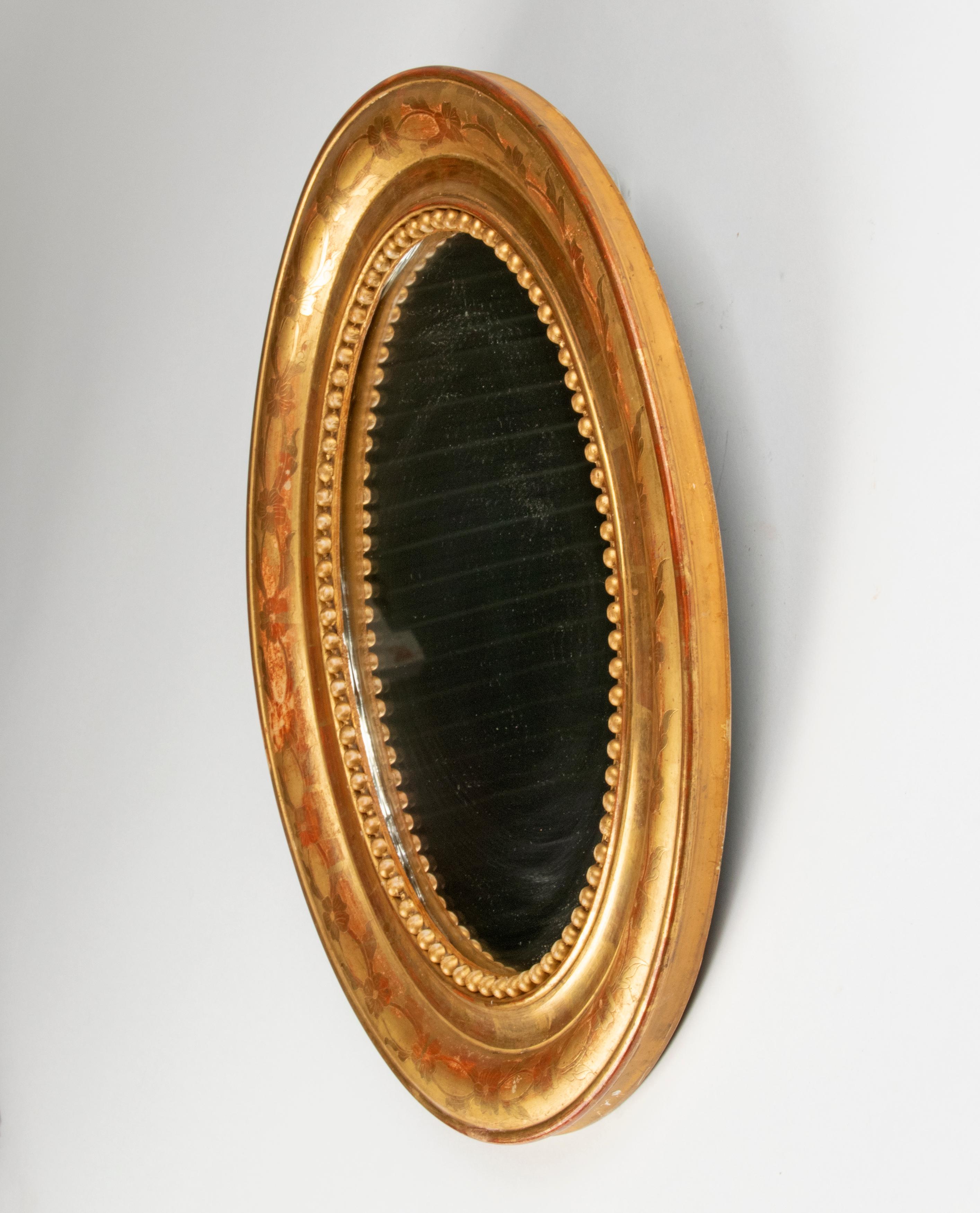 19th Century French Oval Mirror Louis Philippe Style Gilded In Good Condition In Casteren, Noord-Brabant