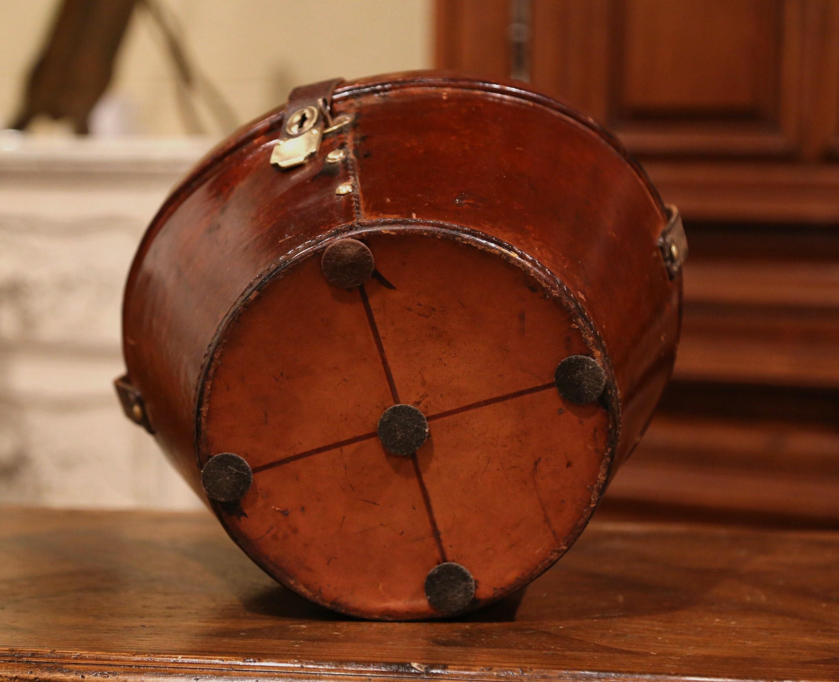 19th Century, French Oval Pigskin Leather Hat Box from Paris 4