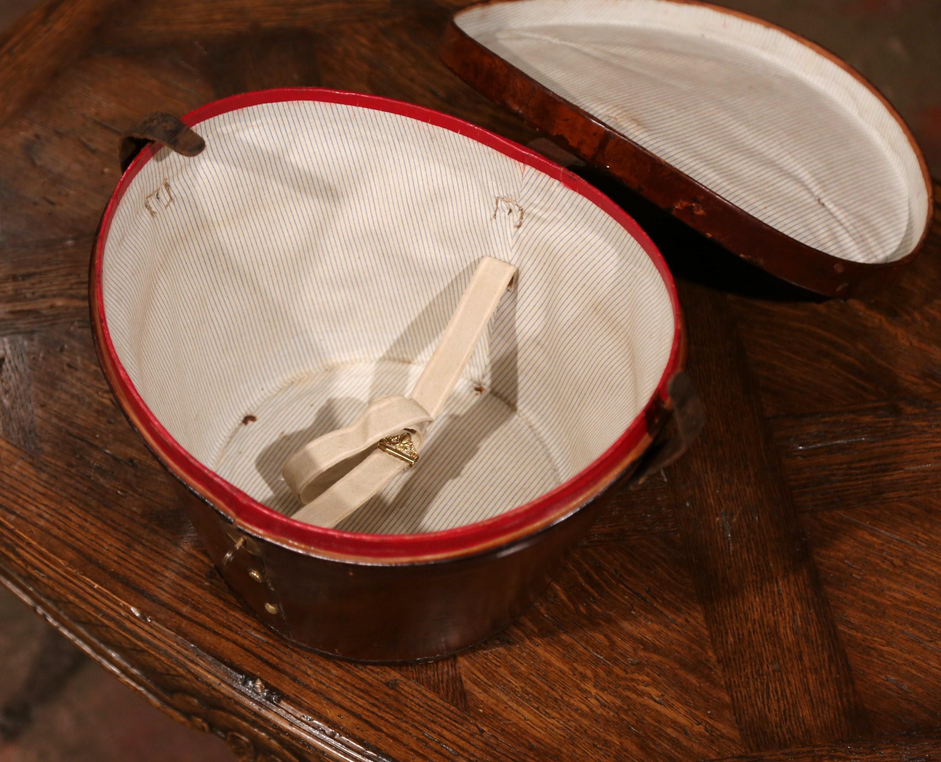 19th Century, French Oval Pigskin Leather Hat Box from Paris In Excellent Condition In Dallas, TX