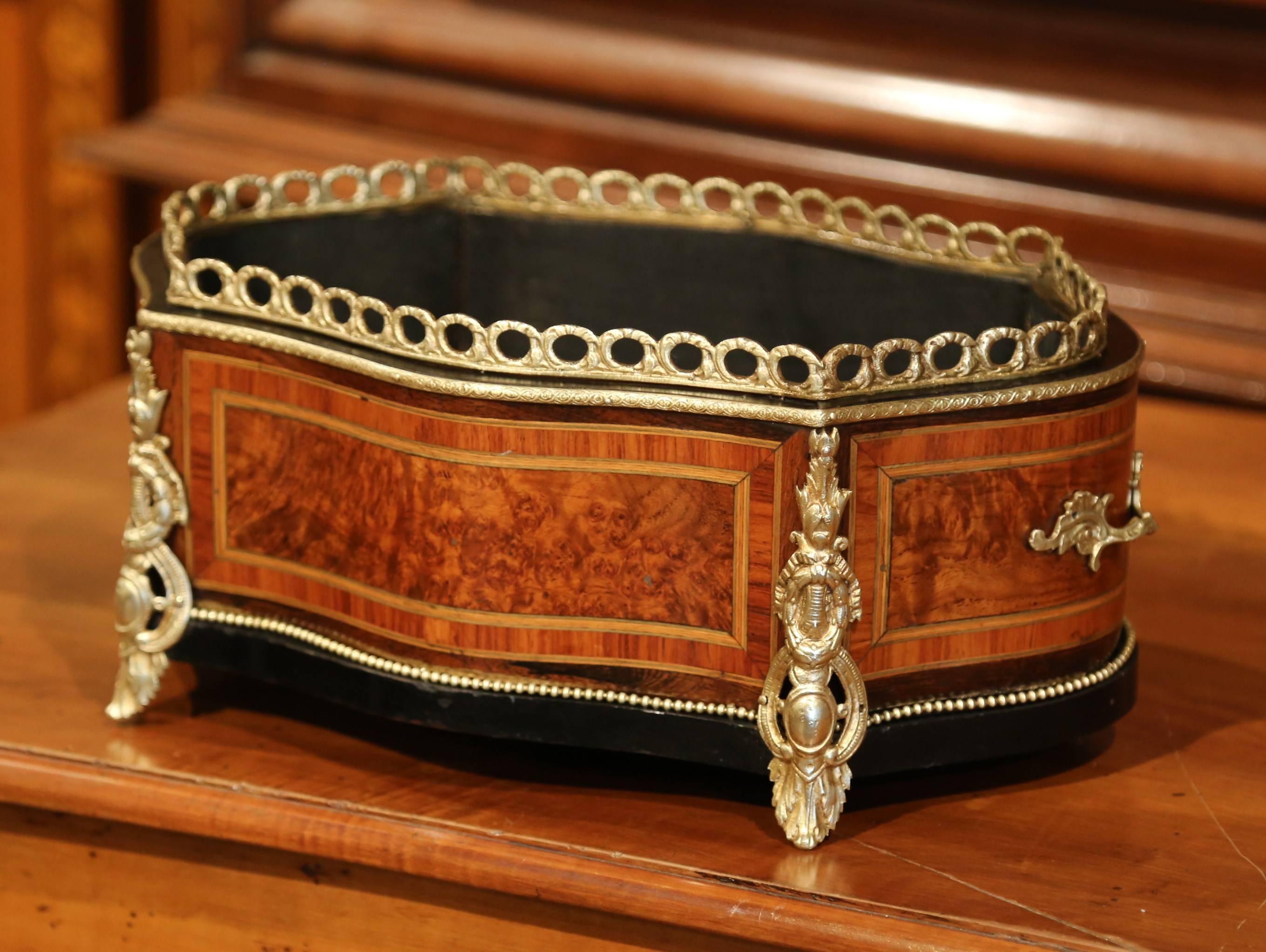 19th Century French Burl Walnut Oval Jardinière with Marquetry and Bronze Mounts In Excellent Condition In Dallas, TX