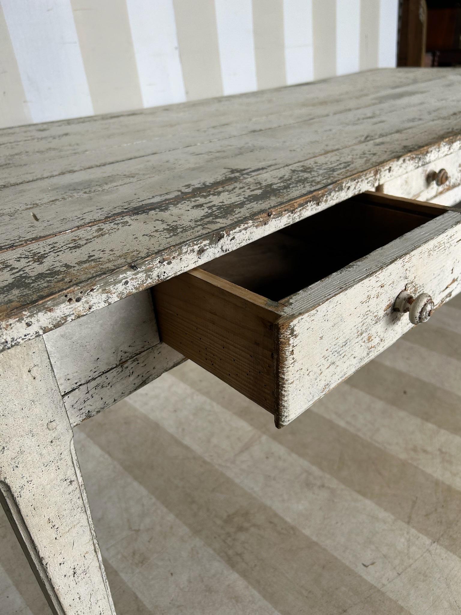 Tavolo da fattoria a 8 cassetti dipinto francese del XIX secolo in vendita 5