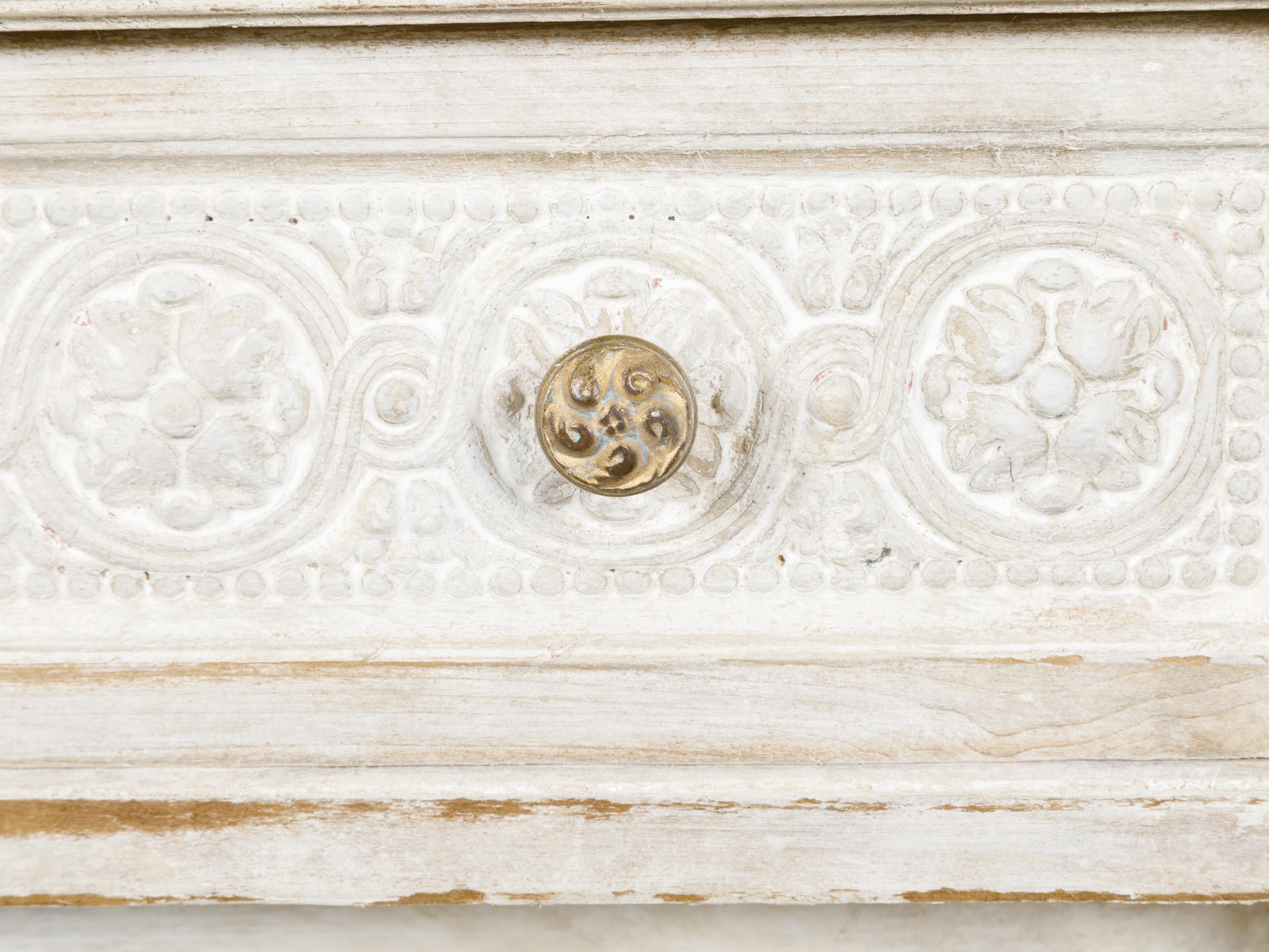 Französisches bemaltes und geschnitztes Holz Buffet aus dem 19. Jahrhundert mit weißer Marmorplatte (Neoklassisch) im Angebot