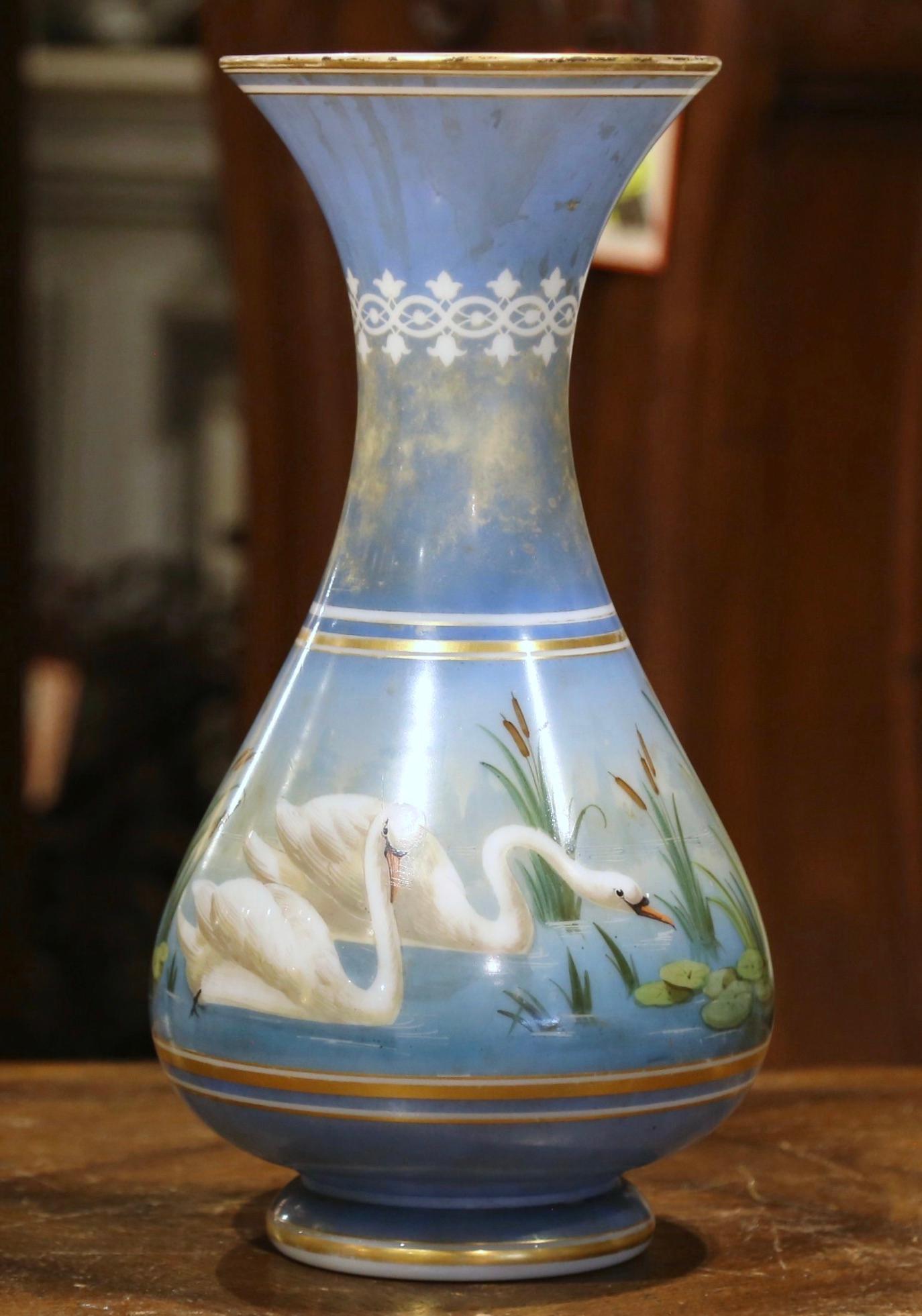 Français Vase « Porcelaine de Paris » du 19ème siècle peint et doré avec motif de cygne en vente