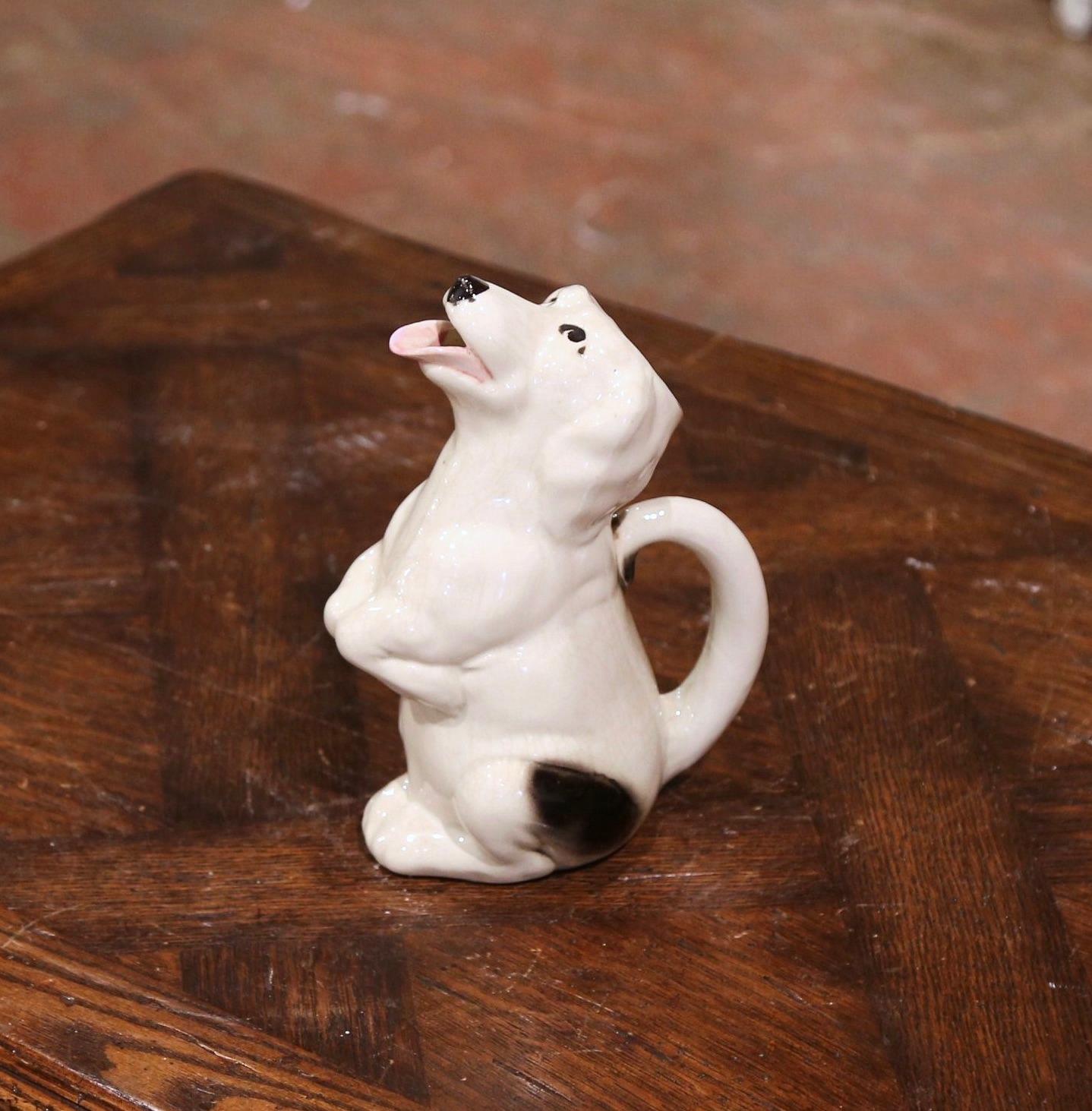Französischer bemalter Barbotine-Keramik-Hundekrug aus Sarreguemines, 19. Jahrhundert (Handgefertigt) im Angebot