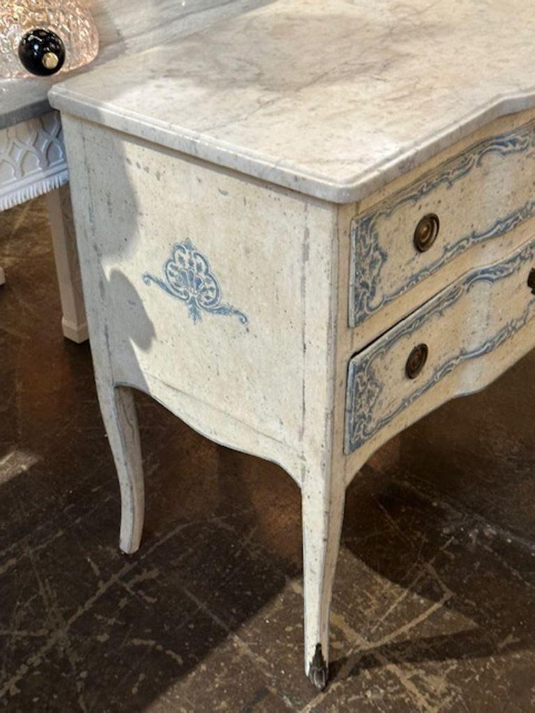 Legno Commode francese del XIX secolo dipinta in blu e bianco in vendita