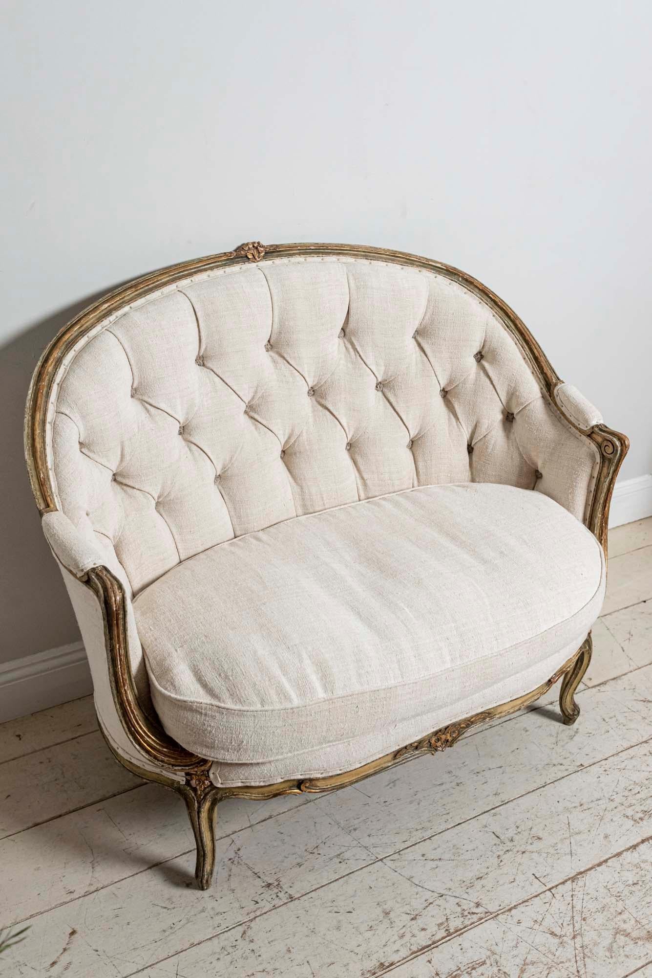 19th Century French Painted Button Backed Linen Two-Seat Carved Curved Sofa In Good Condition In London, GB