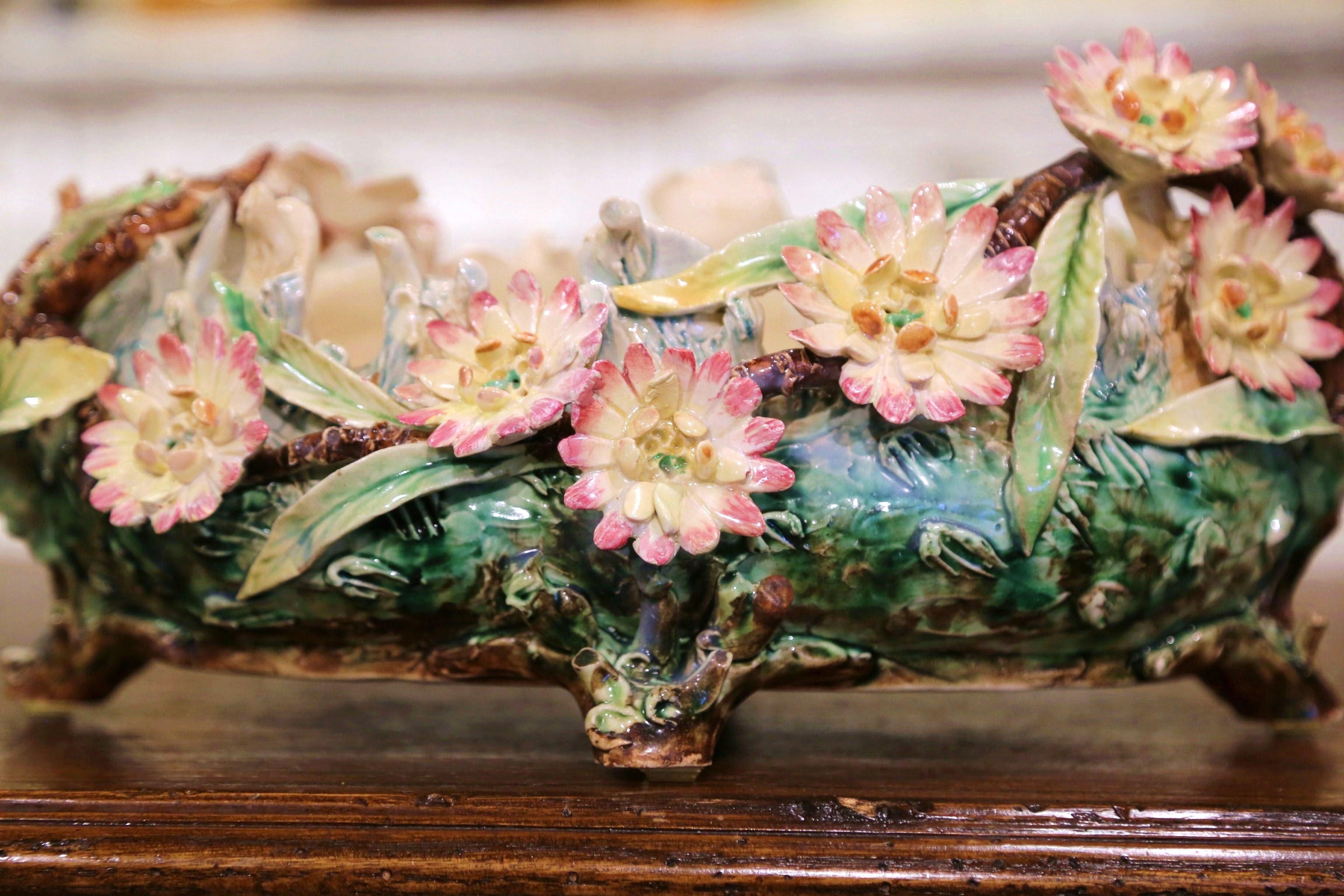 Pot à Cache Barbotine en céramique peinte du 19ème siècle avec décor floral Bon état à Dallas, TX