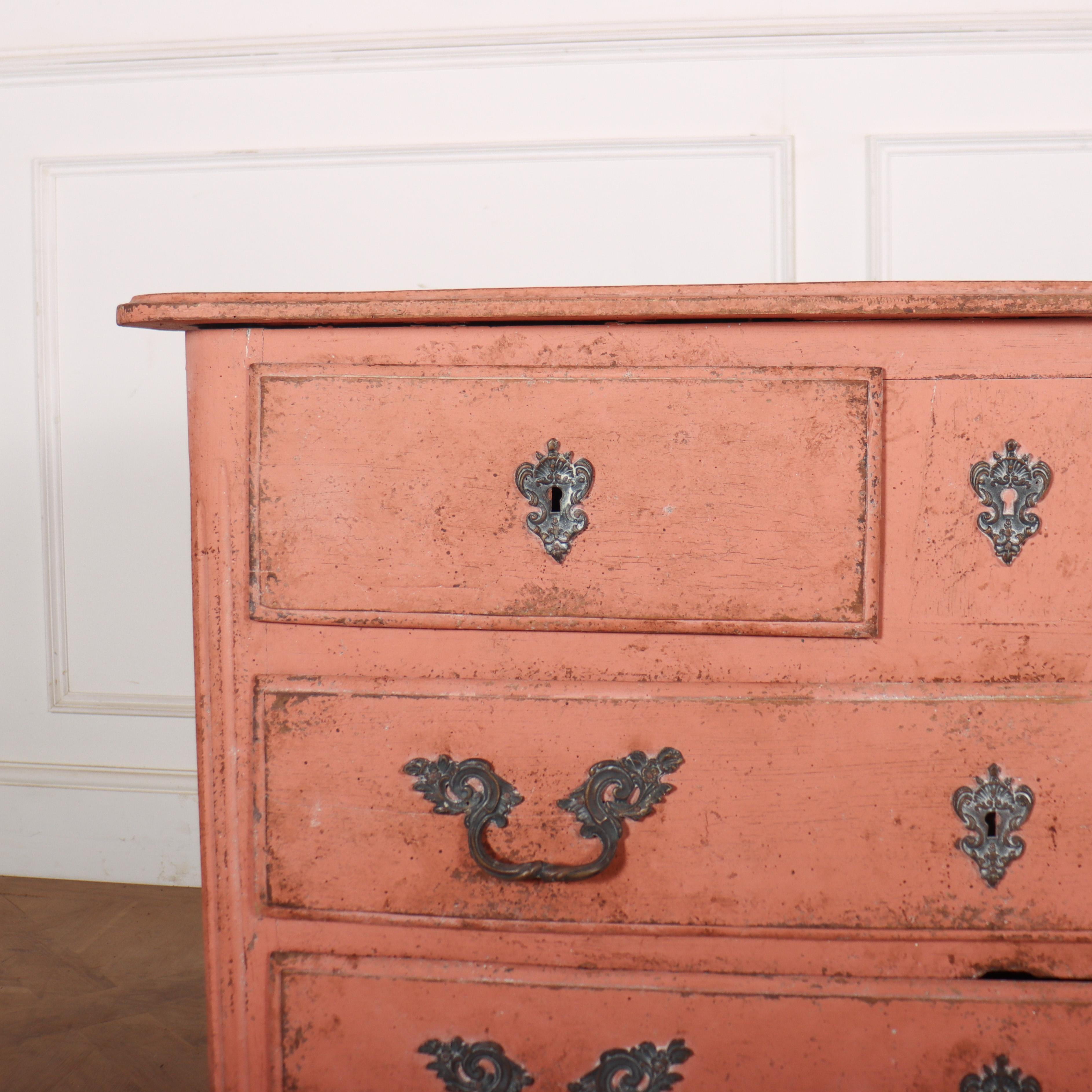 Splendida commode francese dei primi dell'Ottocento dipinta con una vernice rosa salmone afflosciata. 1820.

Codice: 8576

Dimensioni:
L: 110,5 cm (43,5