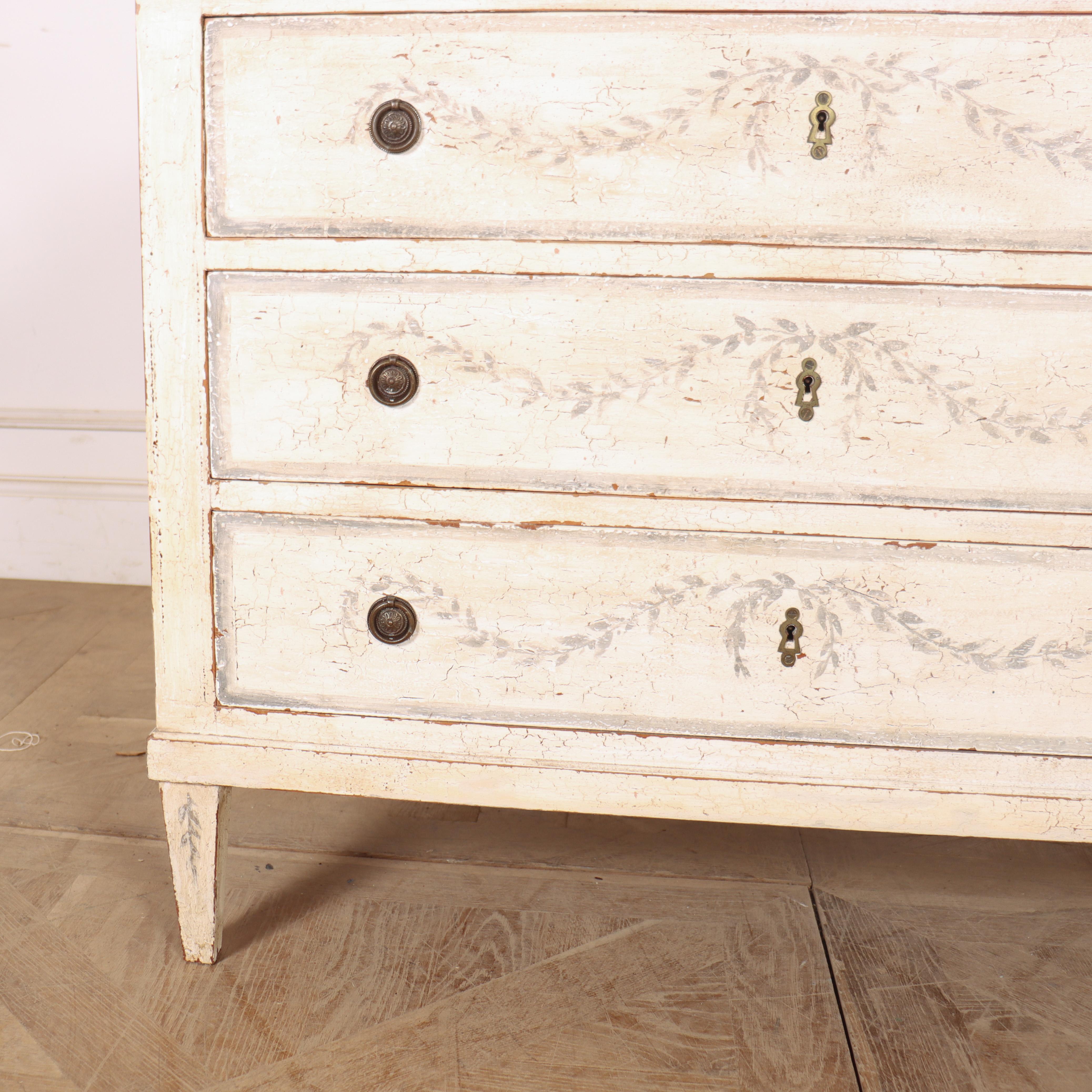 Francese Commode dipinta francese del XIX secolo in vendita