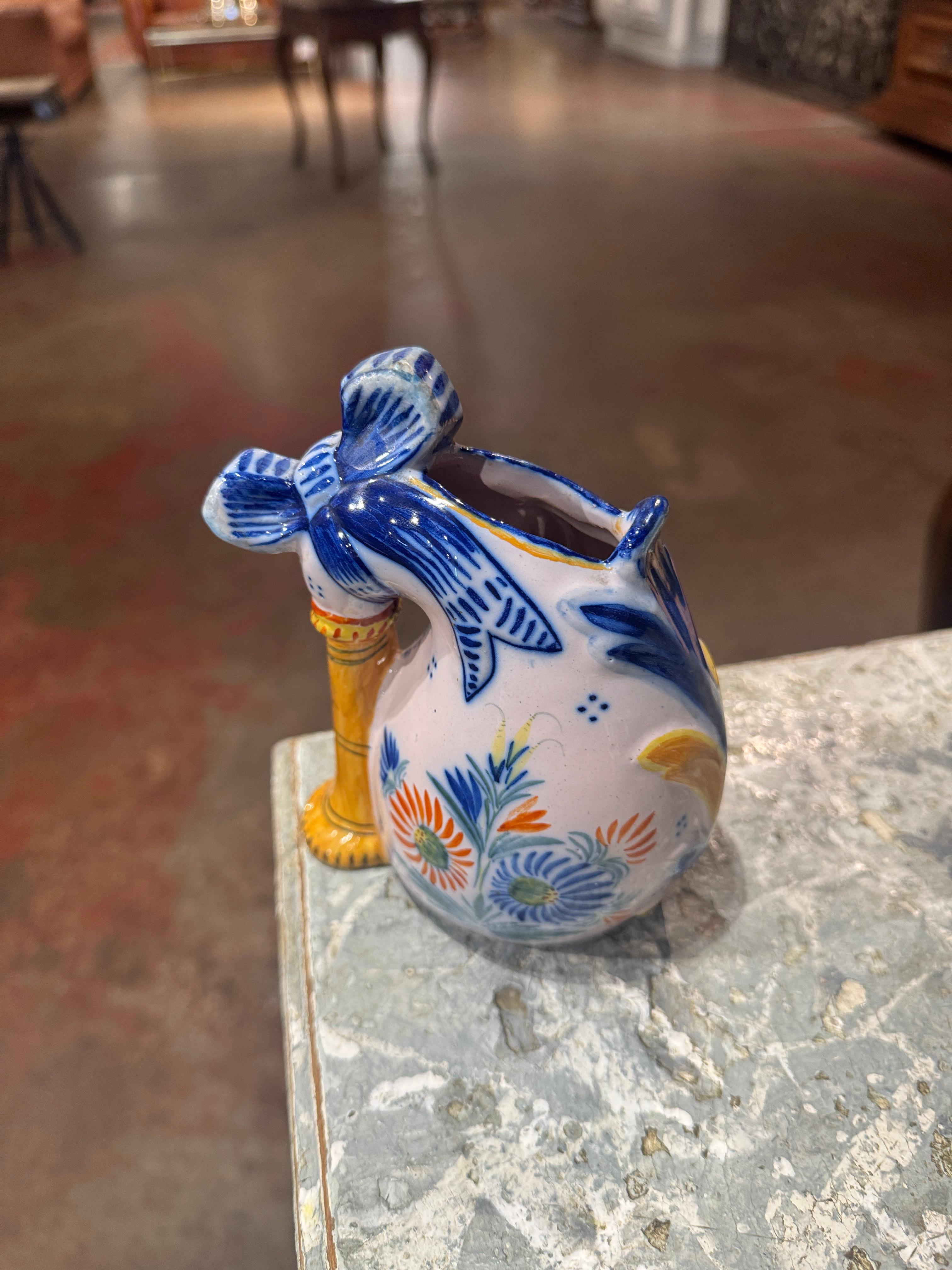 XIXe siècle Vase français du 19ème siècle en faïence peinte en forme de bagpipe signé HR Quimper en vente