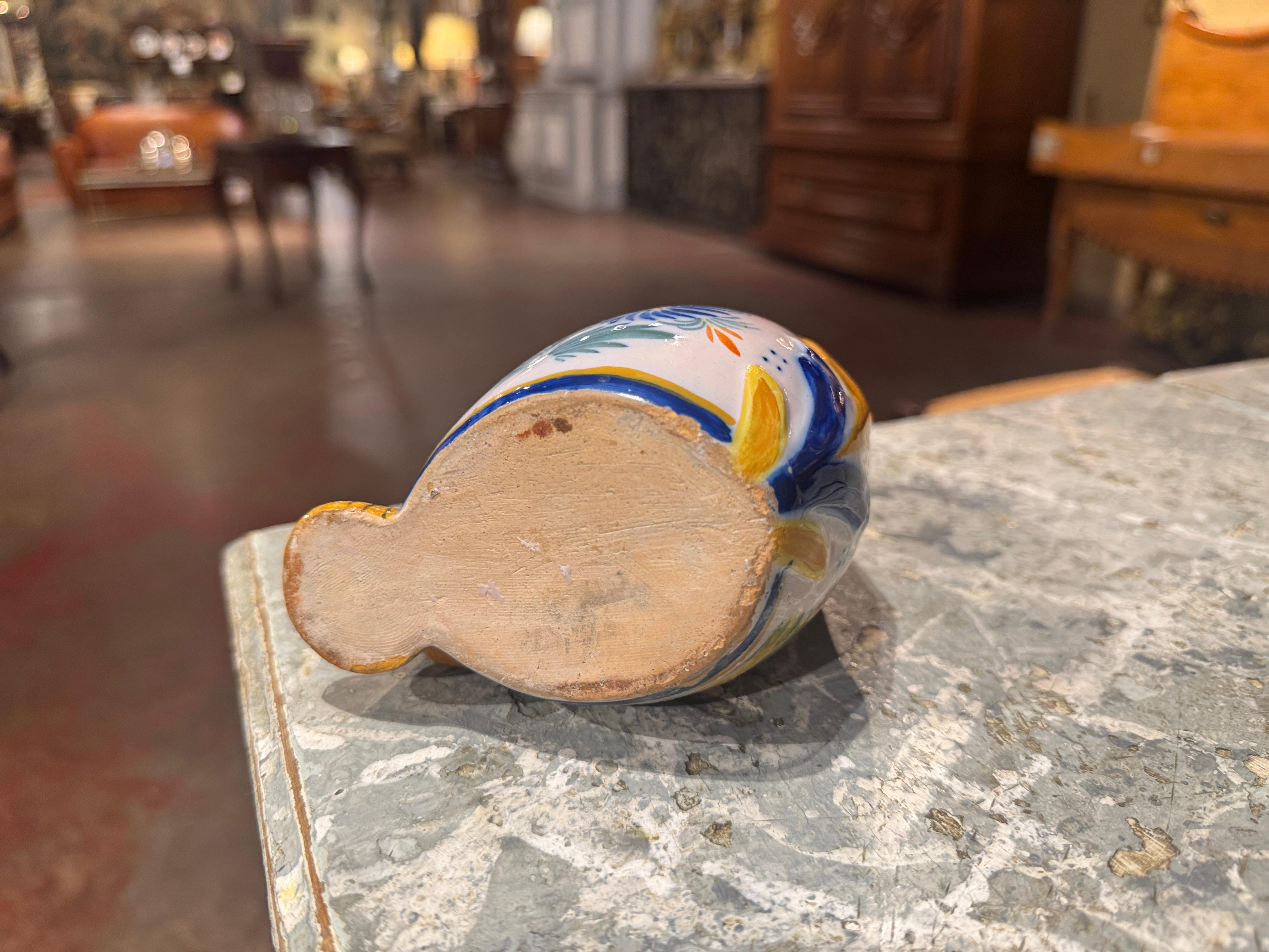 Faïence Vase français du 19ème siècle en faïence peinte en forme de bagpipe signé HR Quimper en vente