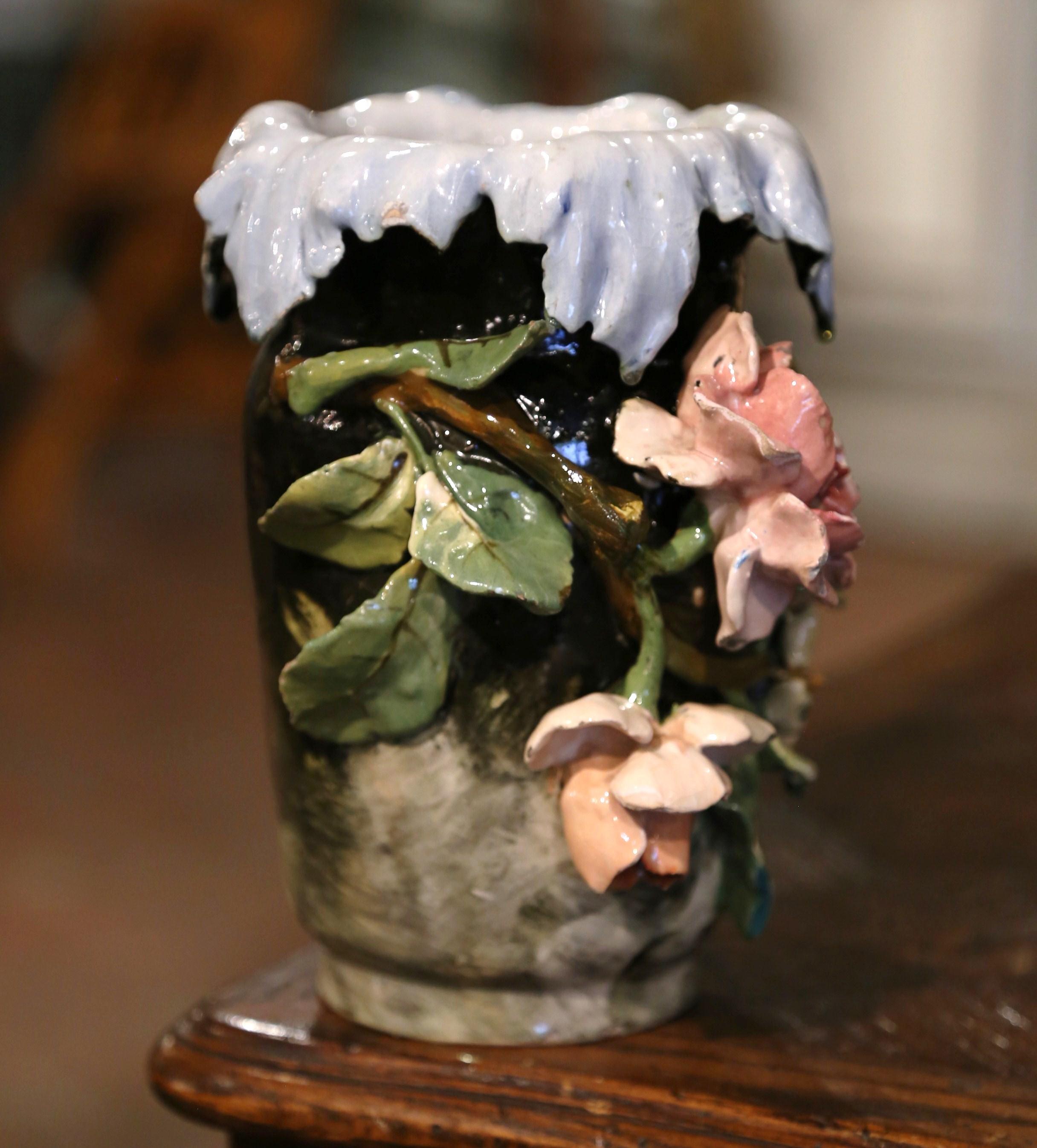 Fait main Vase floral Barbotine peint du 19ème siècle de Montigny S/ Loing