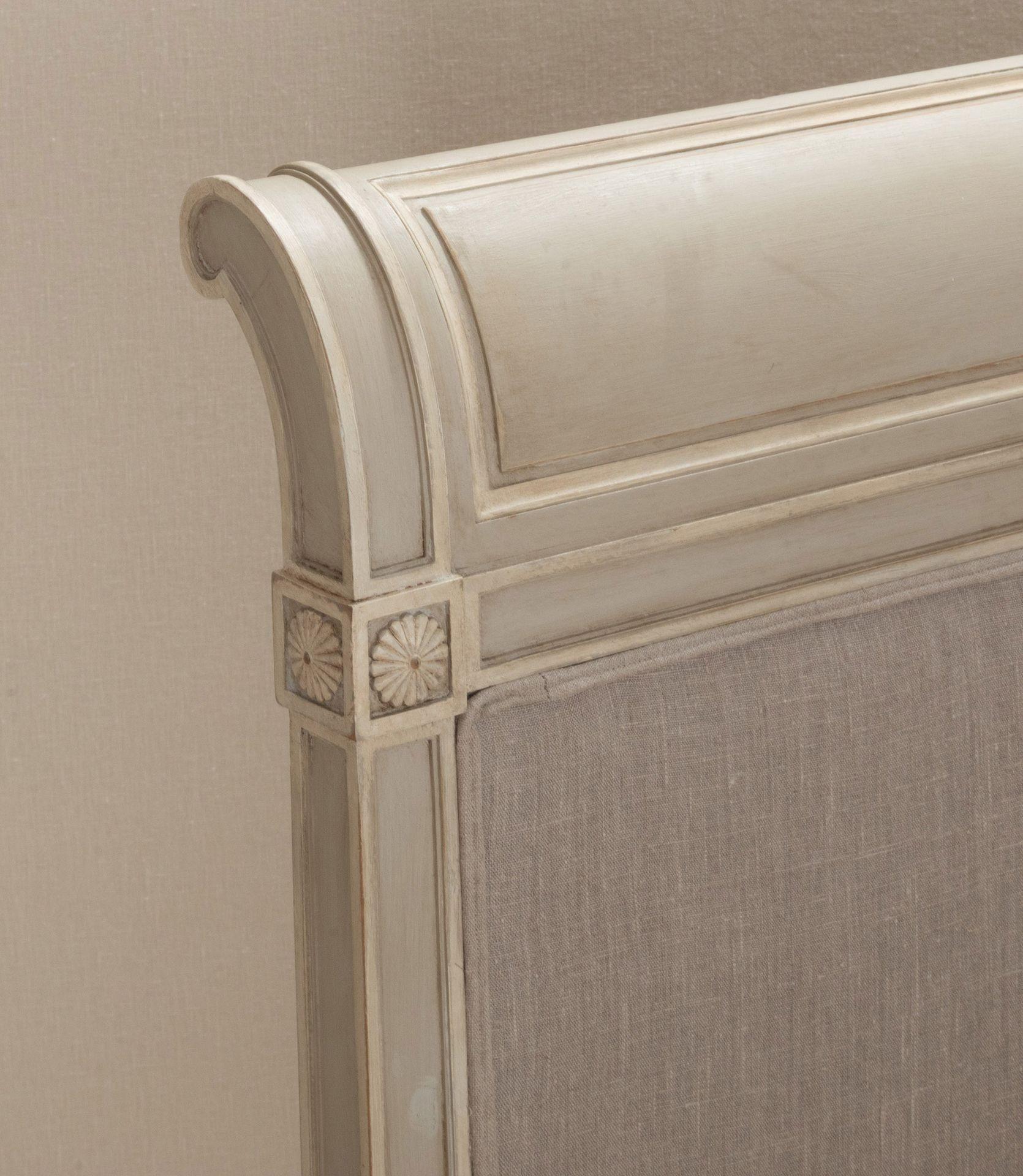 XIXe siècle Lit King Size du 19ème siècle, peint en français, de style néo-classique en vente