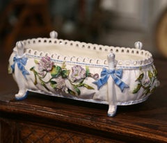 Jardiniere in porcellana dipinta Barbotine del XIX secolo con motivi floreali