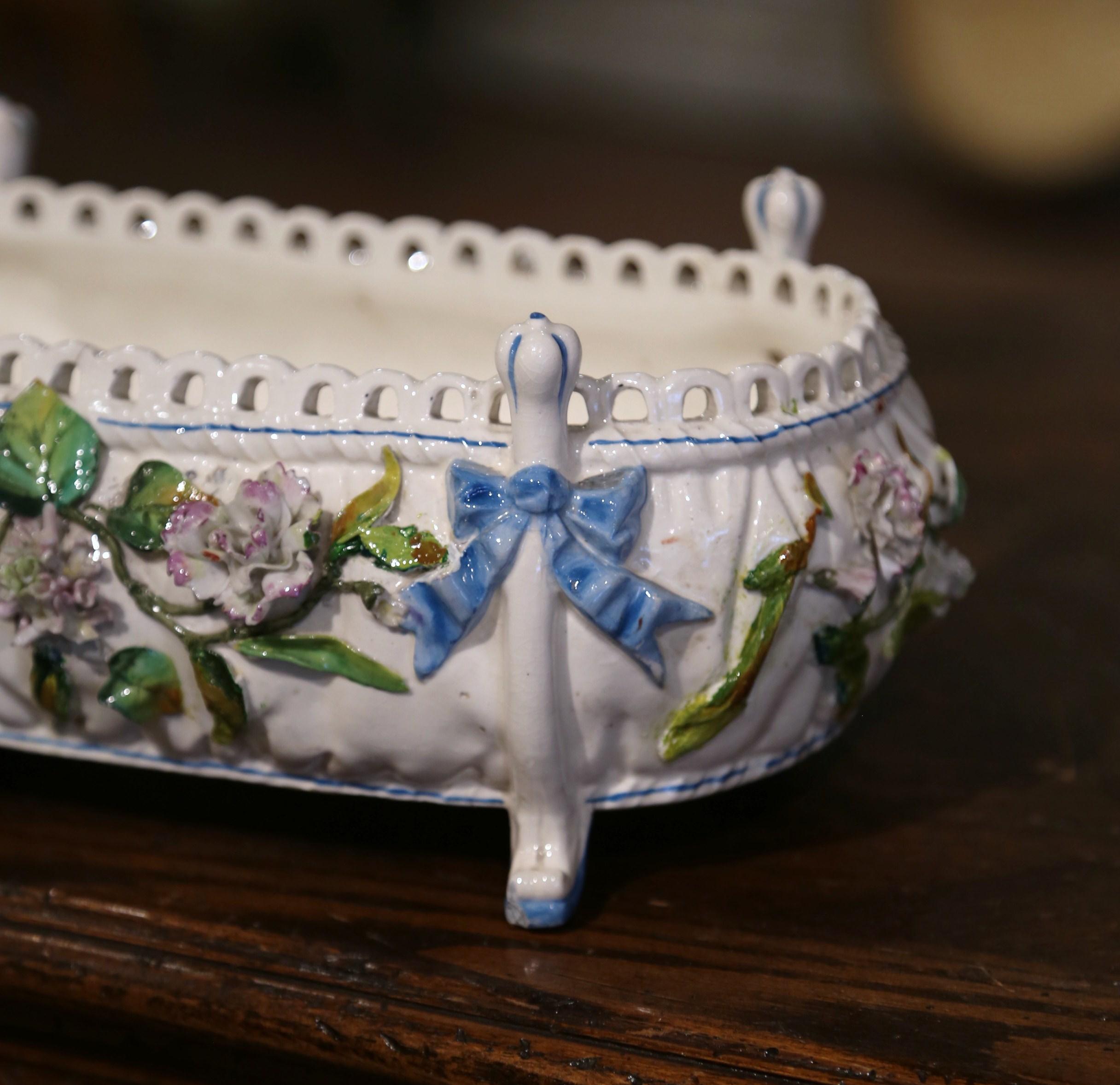 19th Century French Painted Porcelain Barbotine Jardiniere with Floral Motifs In Excellent Condition For Sale In Dallas, TX