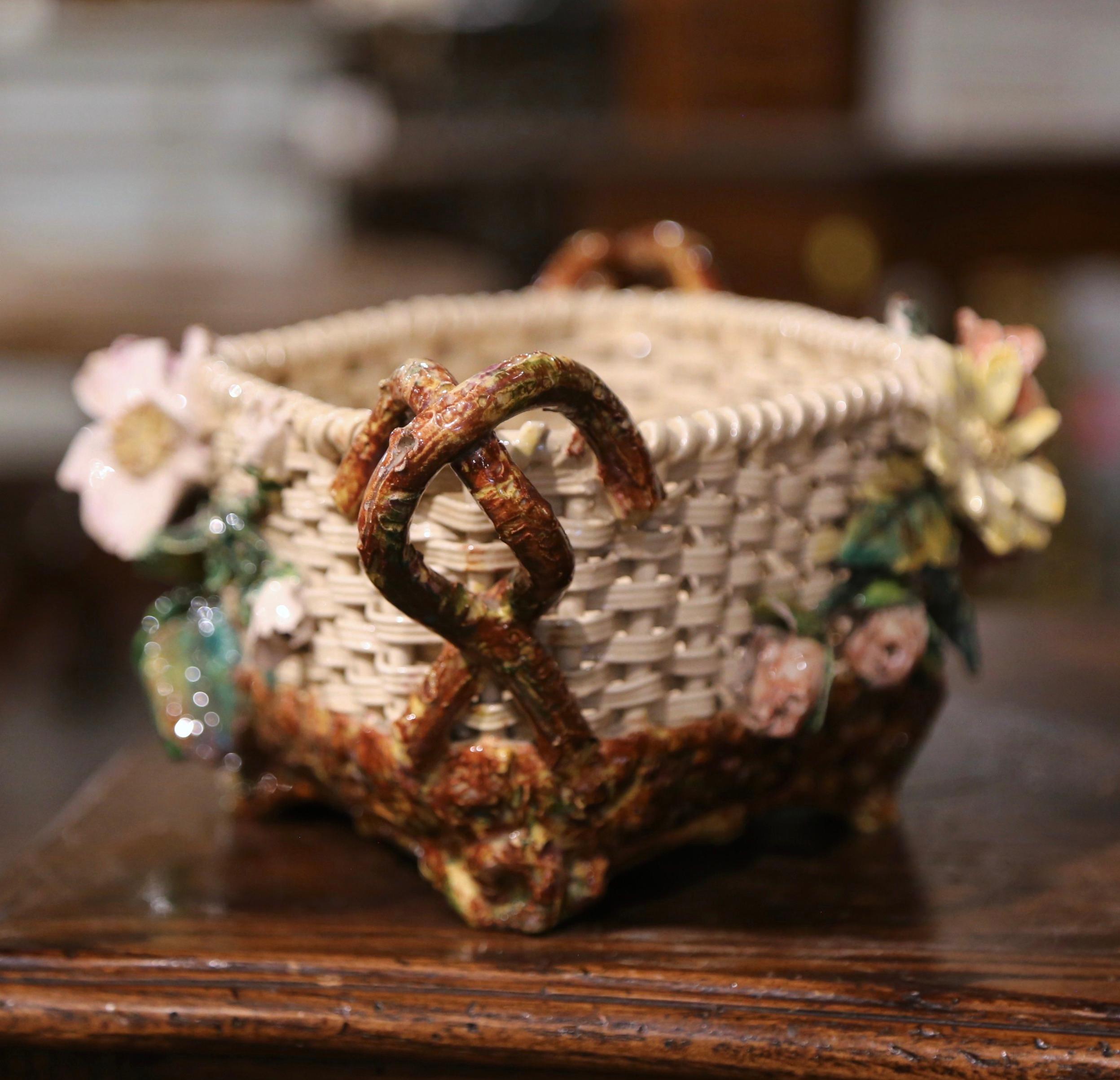 Französische Barbotine Jardinière aus bemaltem Porzellan des 19. Jahrhunderts mit floralen Motiven im Angebot 1
