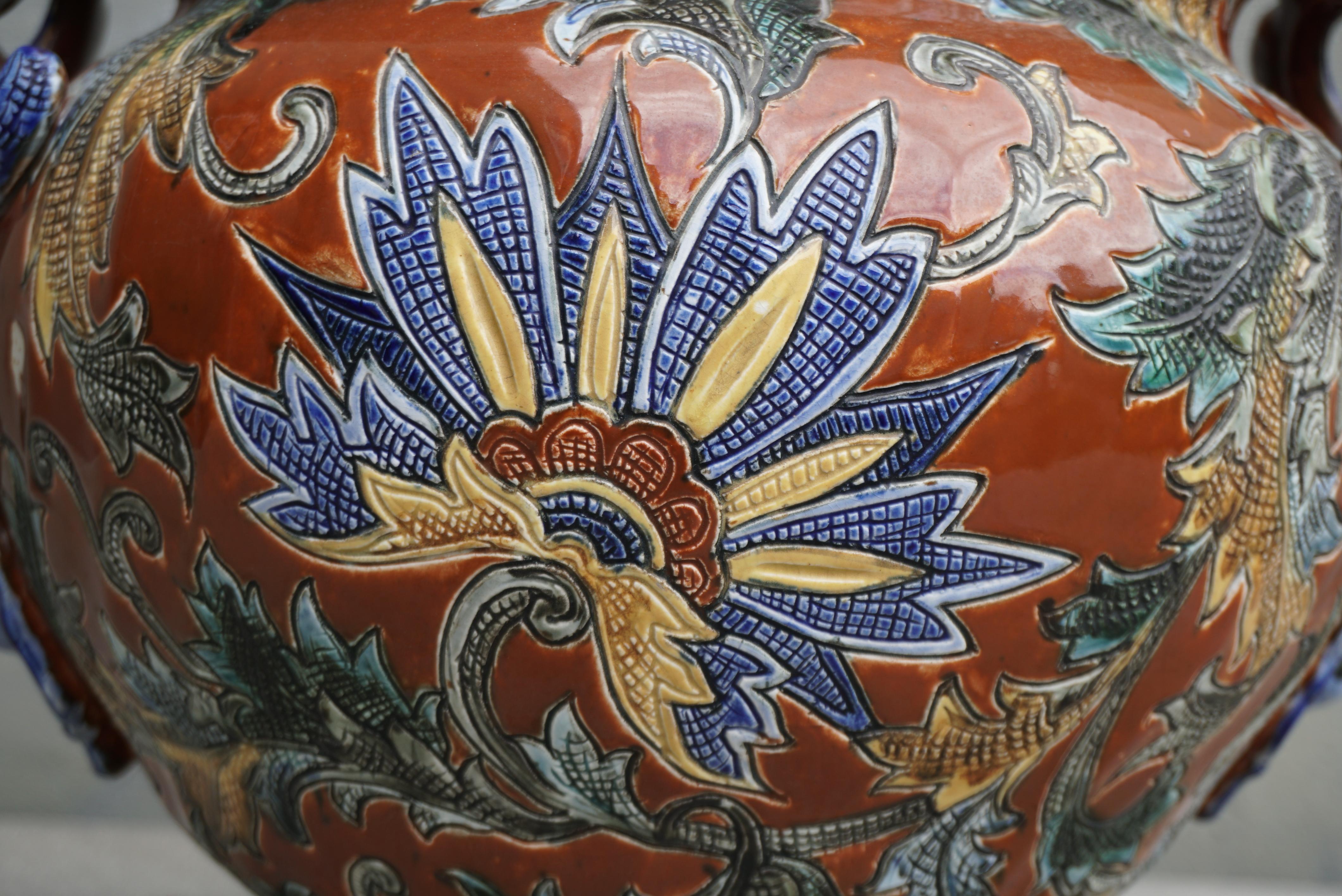 Cache pot en porcelaine peinte française du 19ème siècle en vente 3