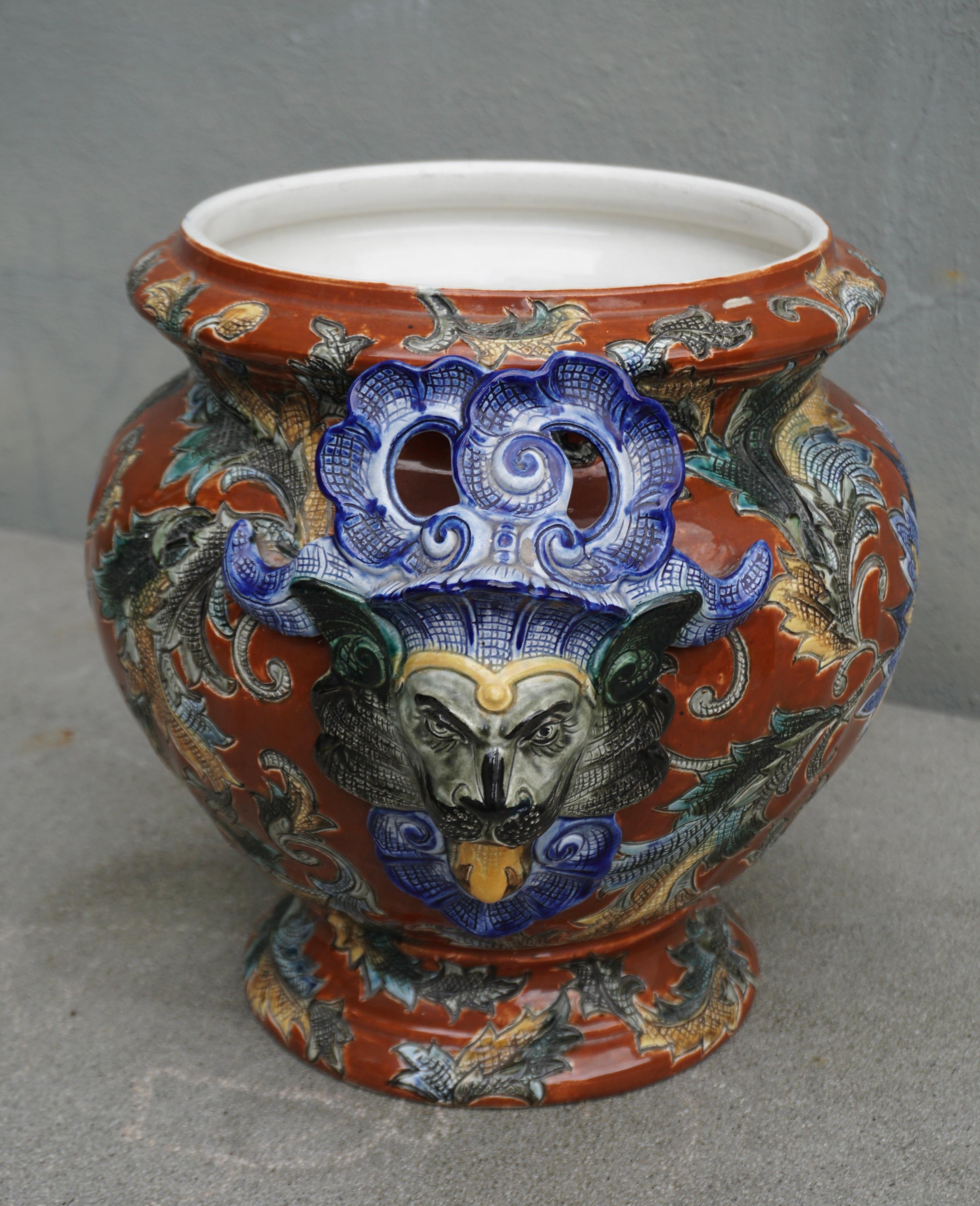 Céramique Cache pot en porcelaine peinte française du 19ème siècle en vente