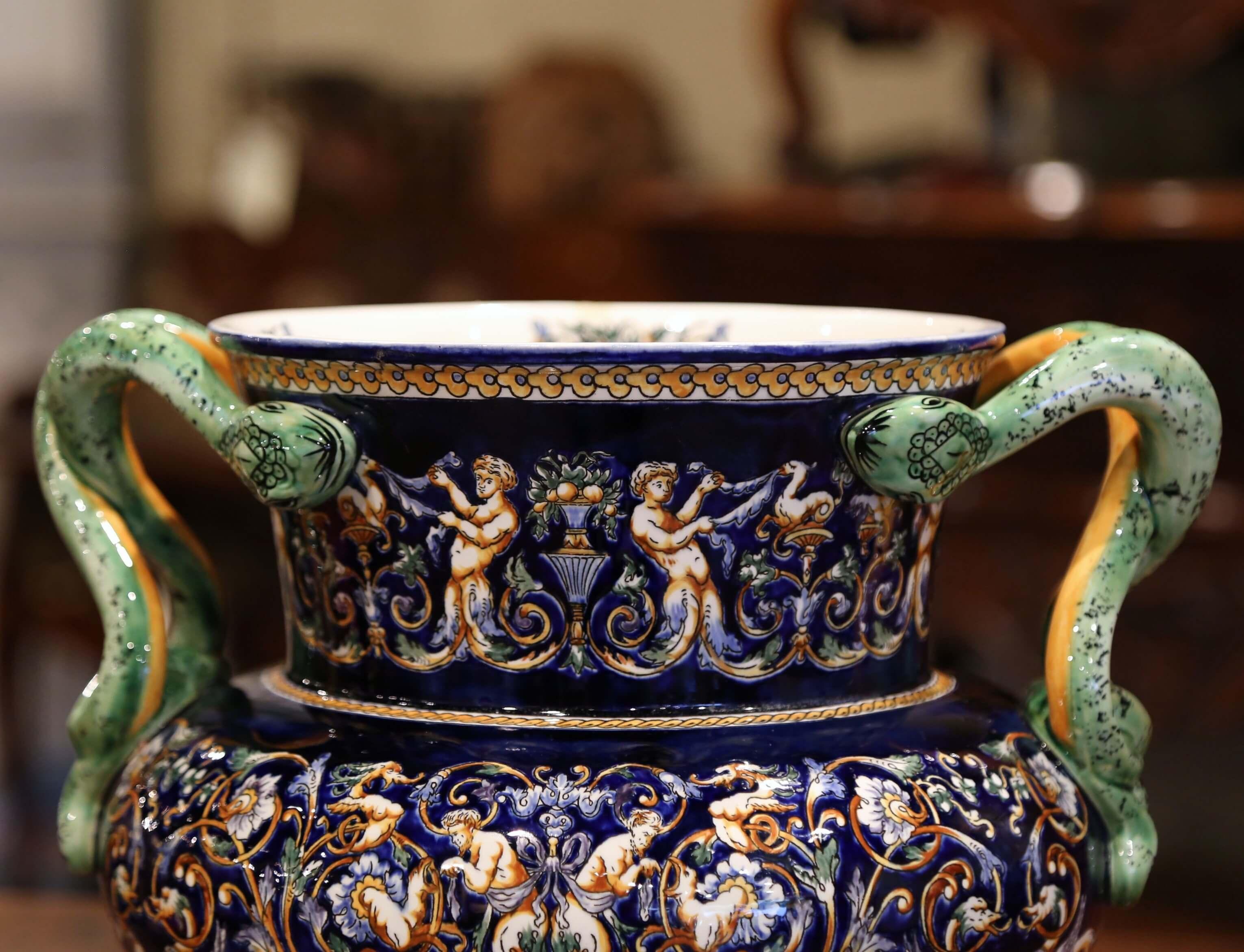 19th Century French Painted Porcelain Cache Pot with Snake Handles from Gien In Excellent Condition For Sale In Dallas, TX
