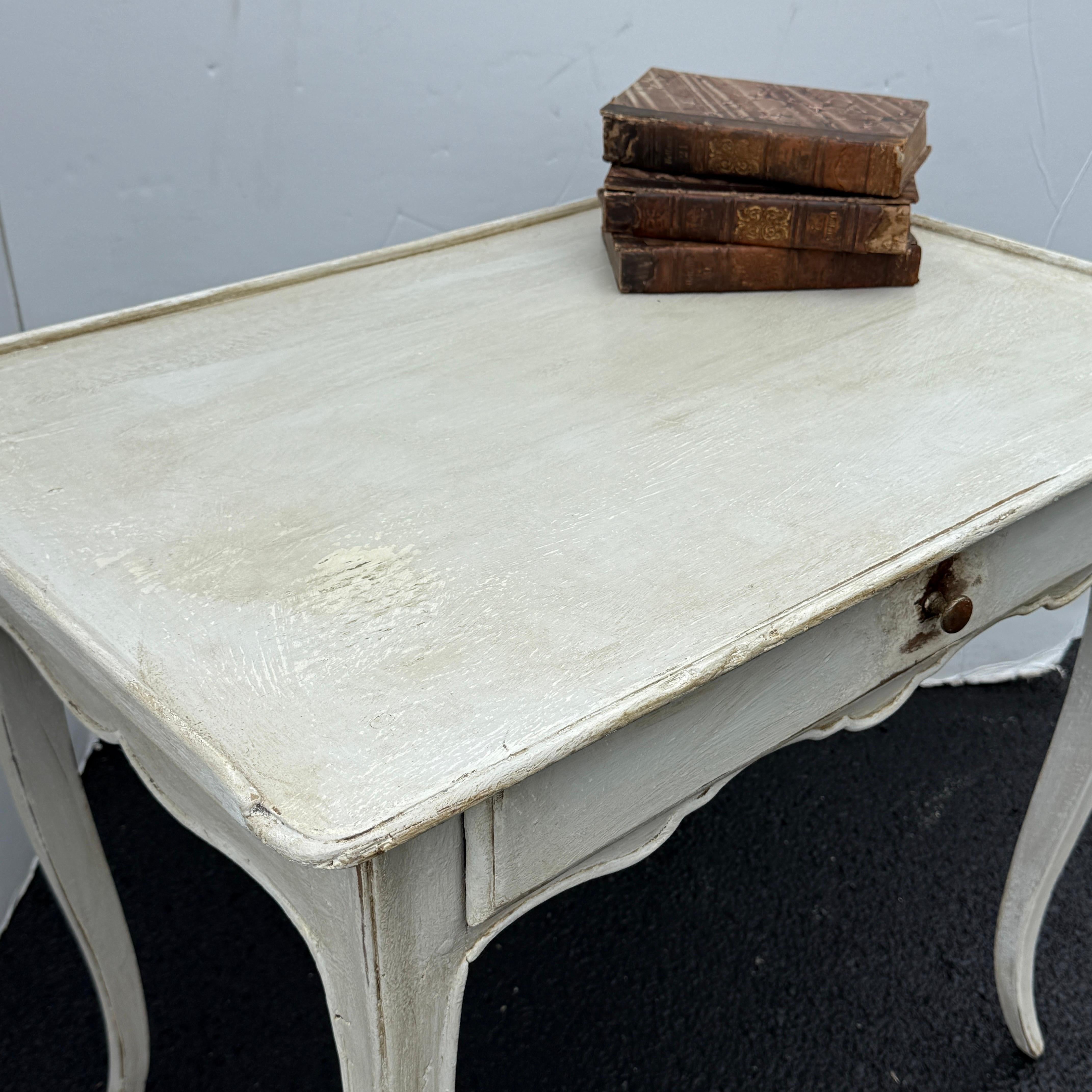 Tavolino rettangolare da sala dipinto del XIX secolo francese Scrivania con cassetto in vendita 8