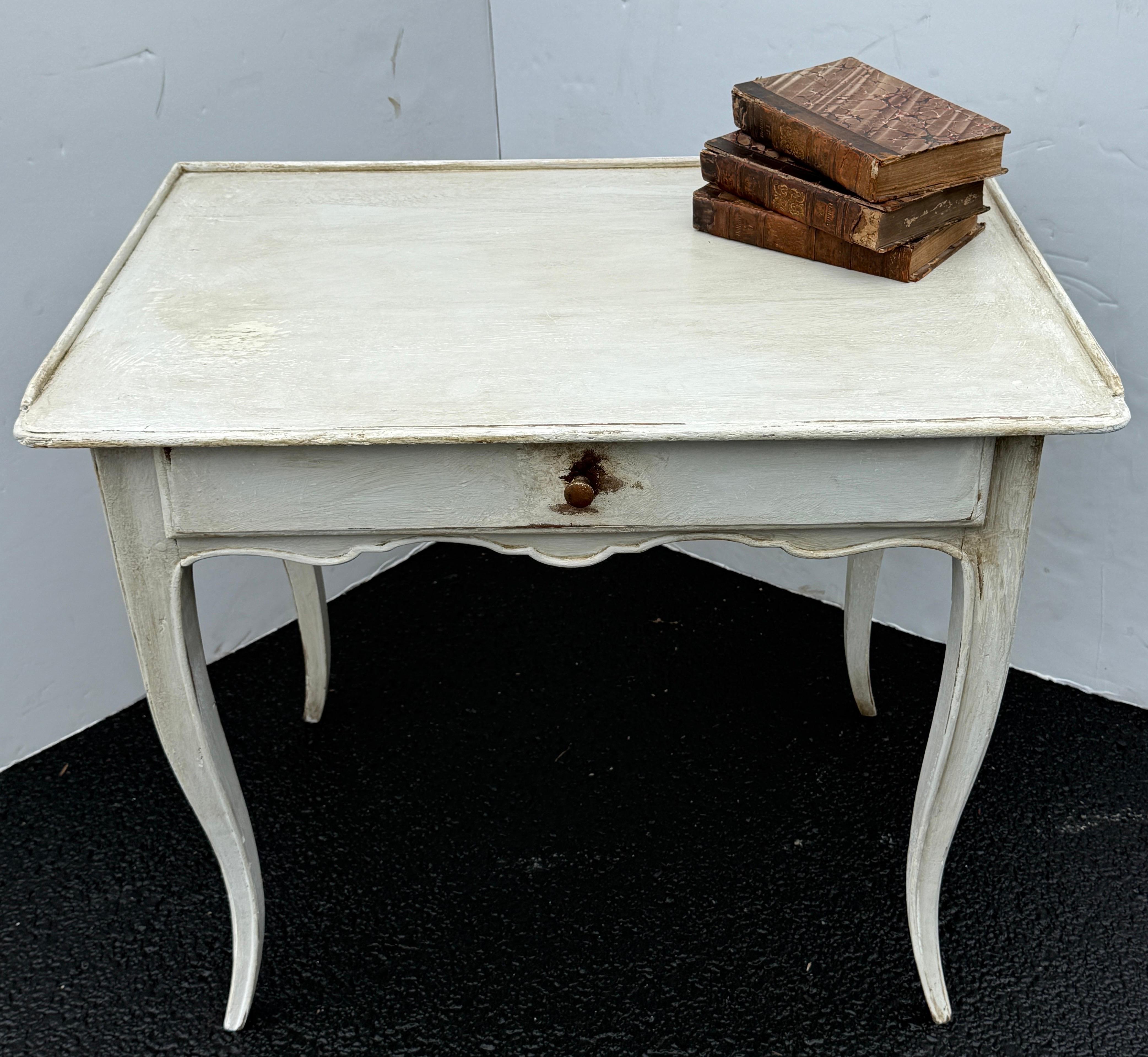 Stile provenzale Tavolino rettangolare da sala dipinto del XIX secolo francese Scrivania con cassetto in vendita