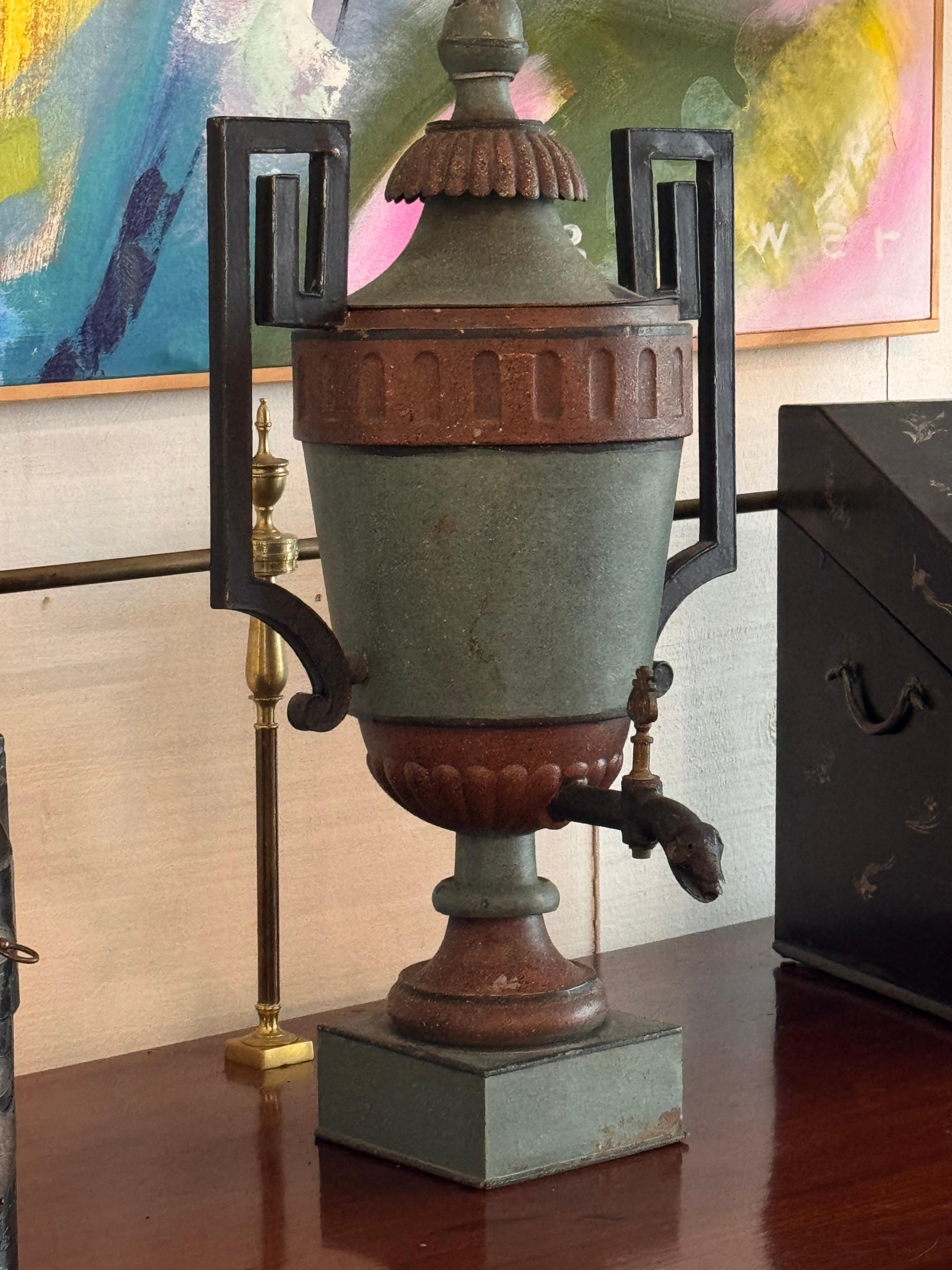 19th Century French Painted Tole Urn With Lid and Figural Spout In condizioni buone in vendita a Charlottesville, VA