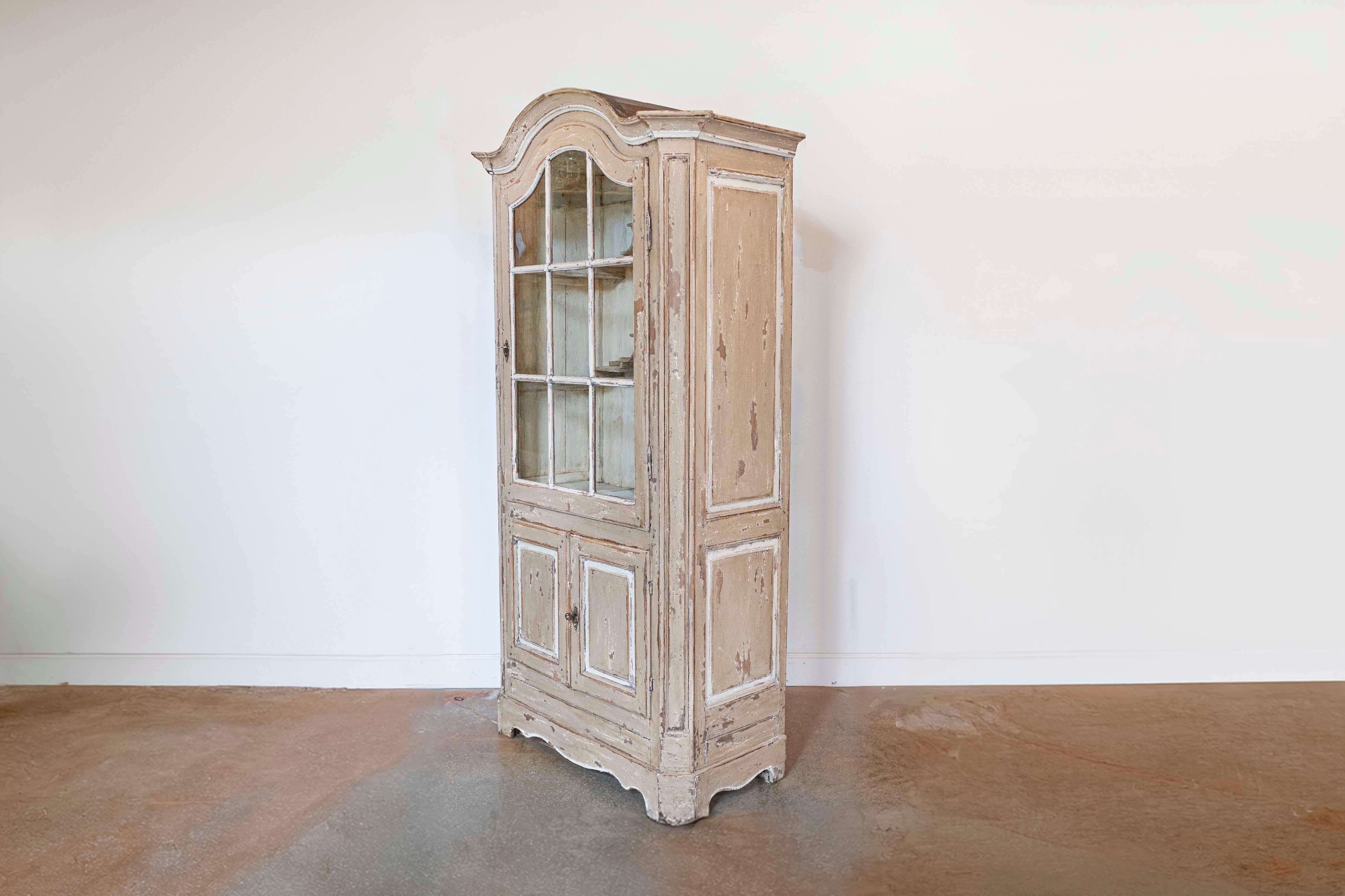 19th Century French Painted Vitrine Cabinet with Bonnet Top and Glass Door For Sale 3