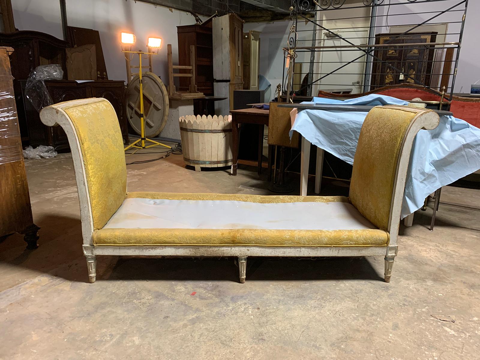 19th Century French Painted Window Bench with Silk Yellow Upholstery im Angebot 8
