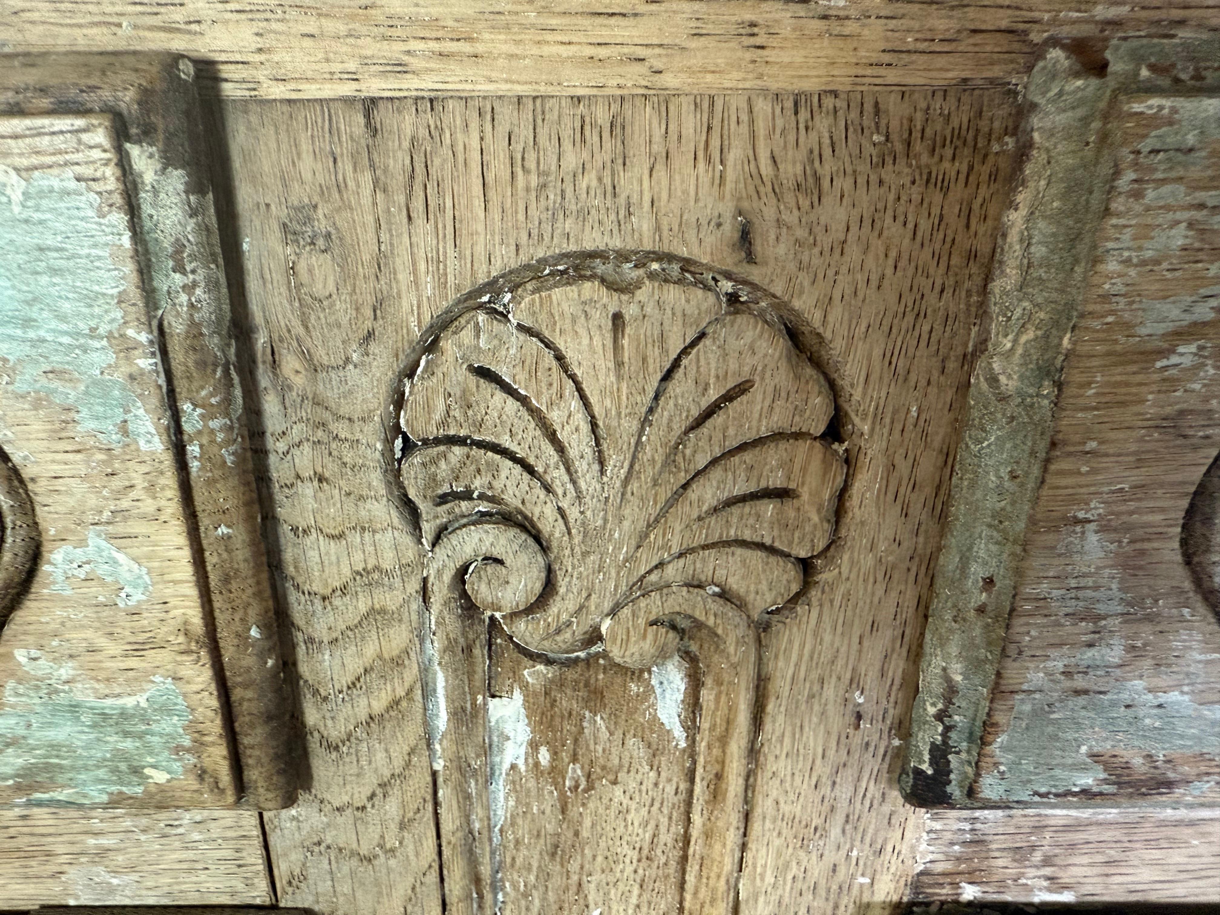 Französisches Gemälde-Sideboard aus dem 19. Jahrhundert im Zustand „Starke Gebrauchsspuren“ im Angebot in Los Angeles, CA