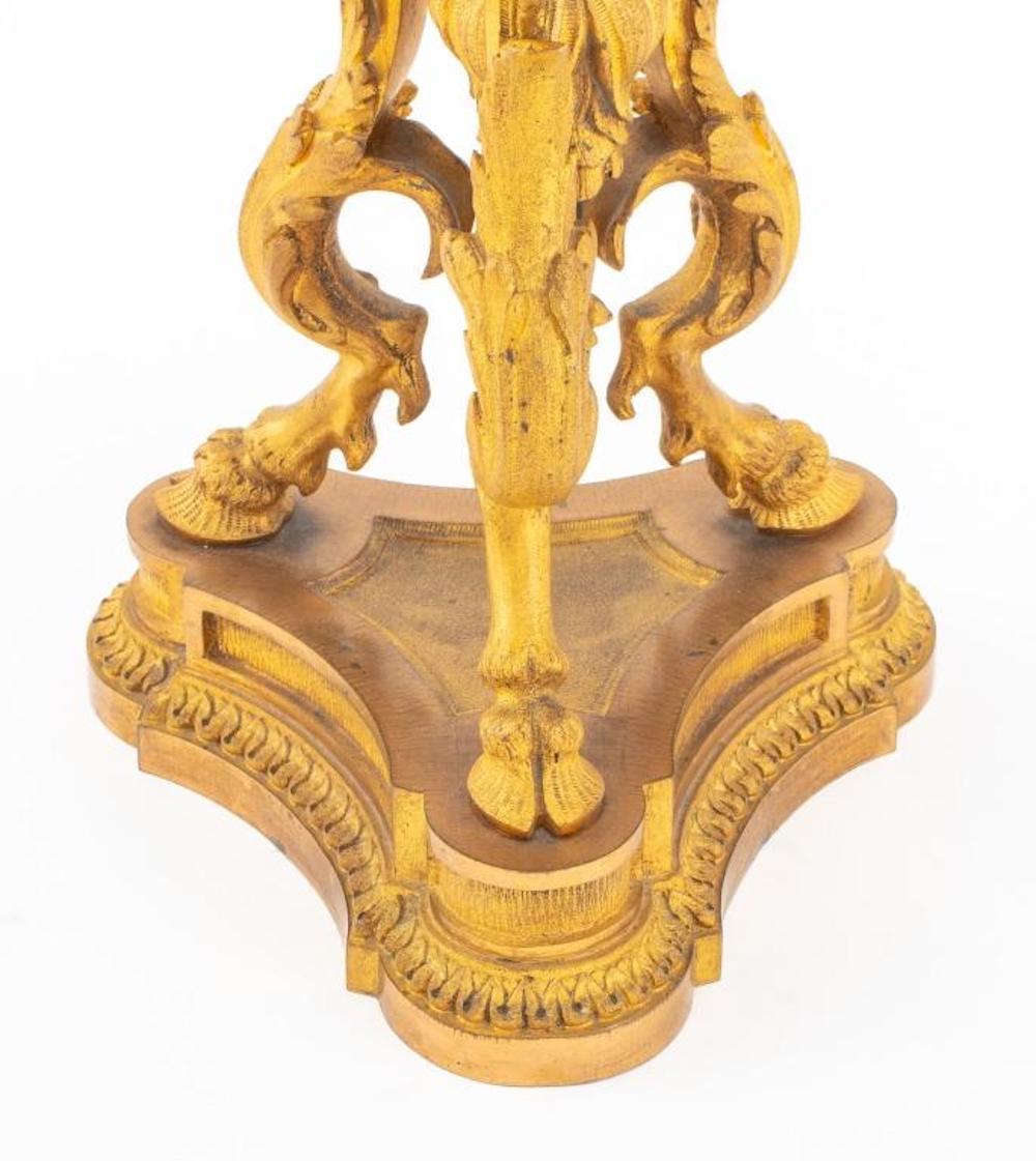 Französisches Paar vergoldete Bronze-/rote Marmor-Garnituren/Urnen aus dem 19. Jahrhundert im Angebot 1