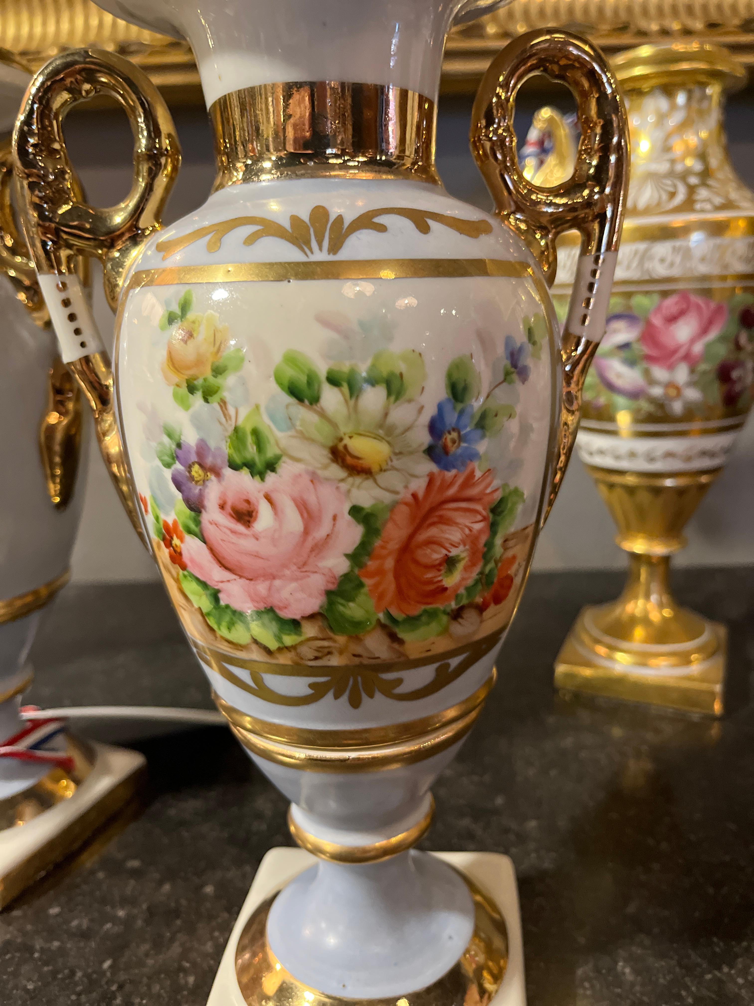 Coppia di vasi in porcellana francese del XIX secolo Napoleone III Parigi in vendita 1