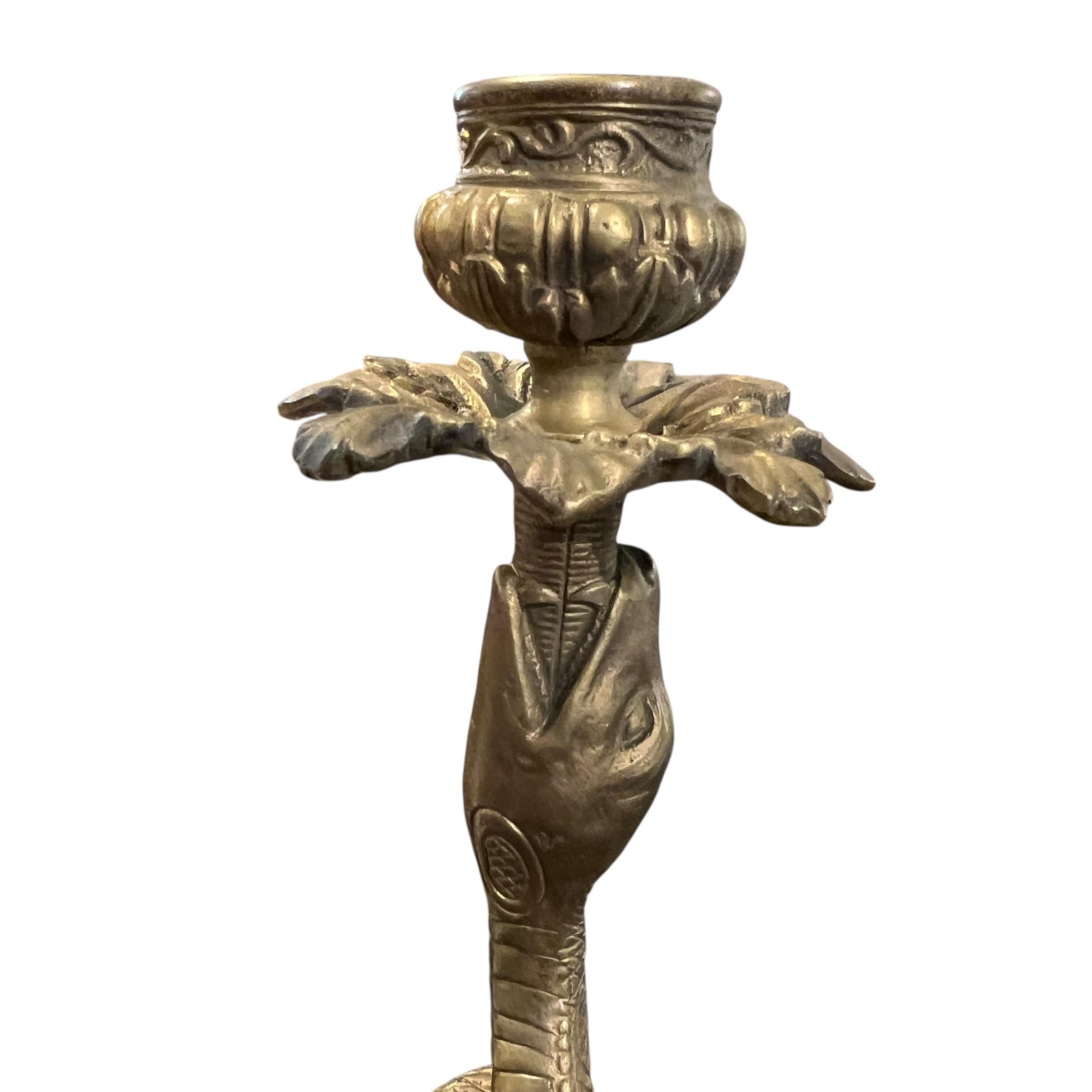 Bronze Paire de chandeliers serpents en bronze antique du 19ème siècle français en vente