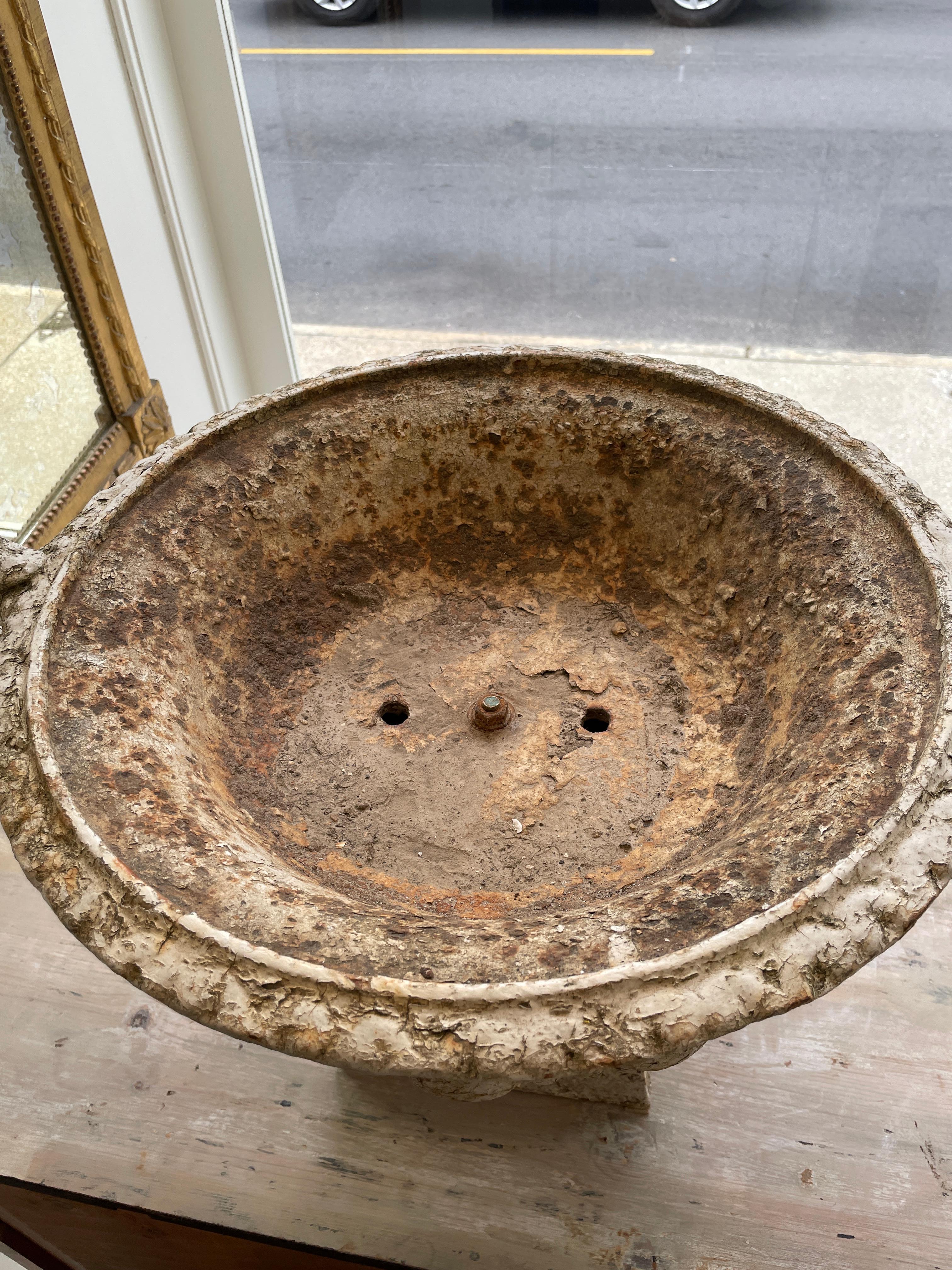 Français Paire de Jardinières en fer Antique French du 19ème siècle avec poignées en vente